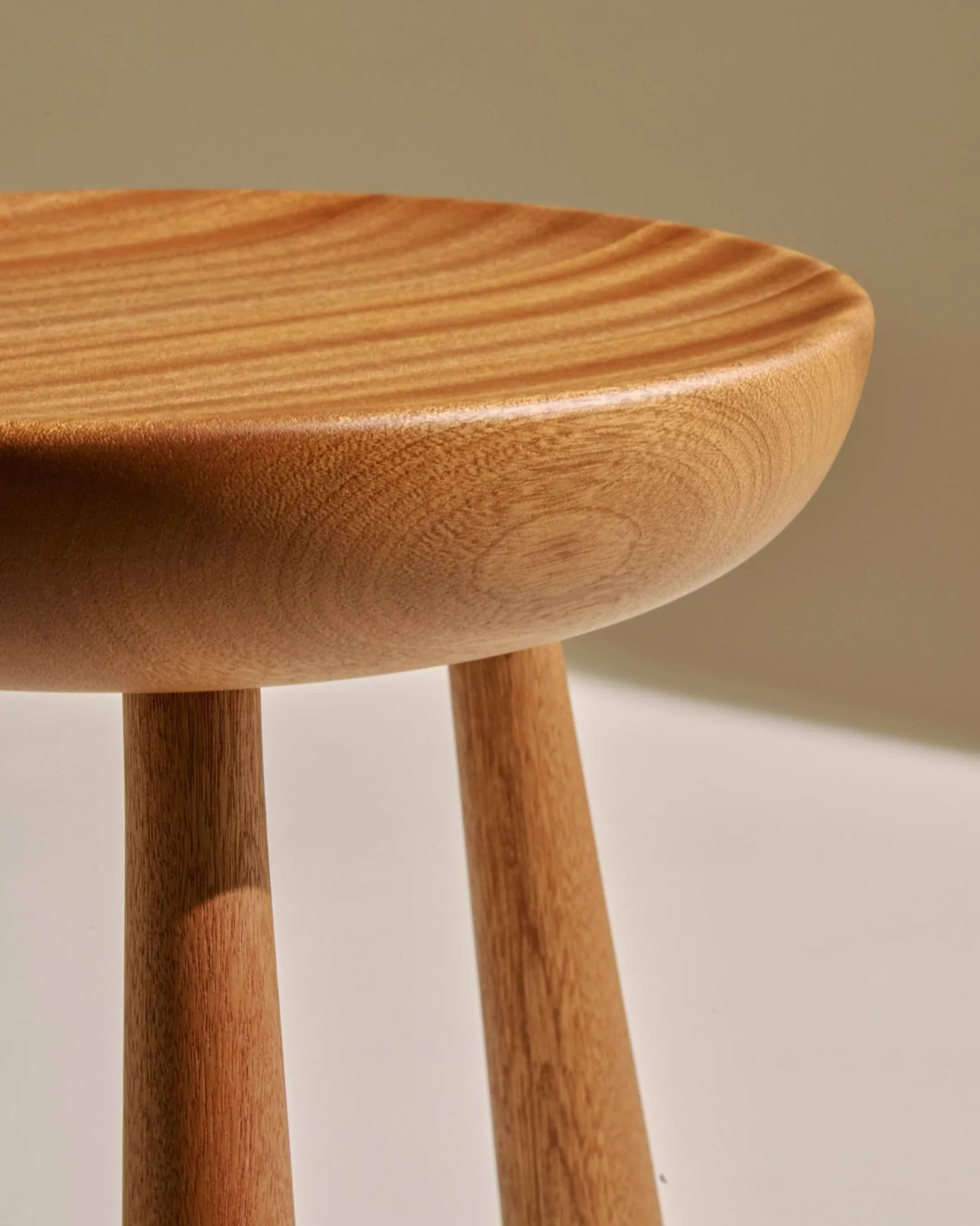 Totto stool, Lacquered sapele, Ø31x32.6 cm GUBI