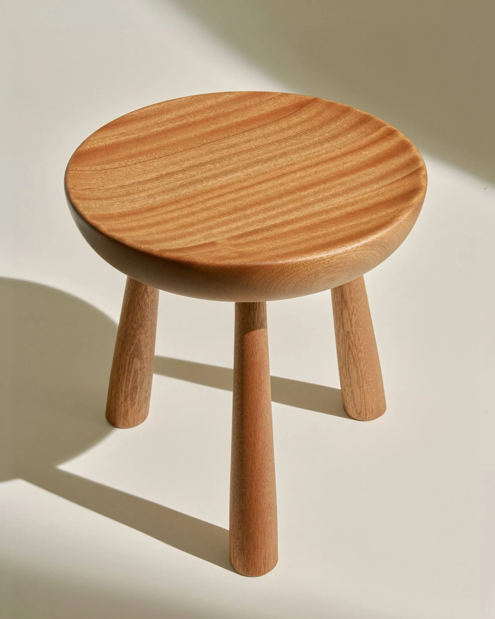 Totto stool, Lacquered sapele, Ø31x32.6 cm GUBI