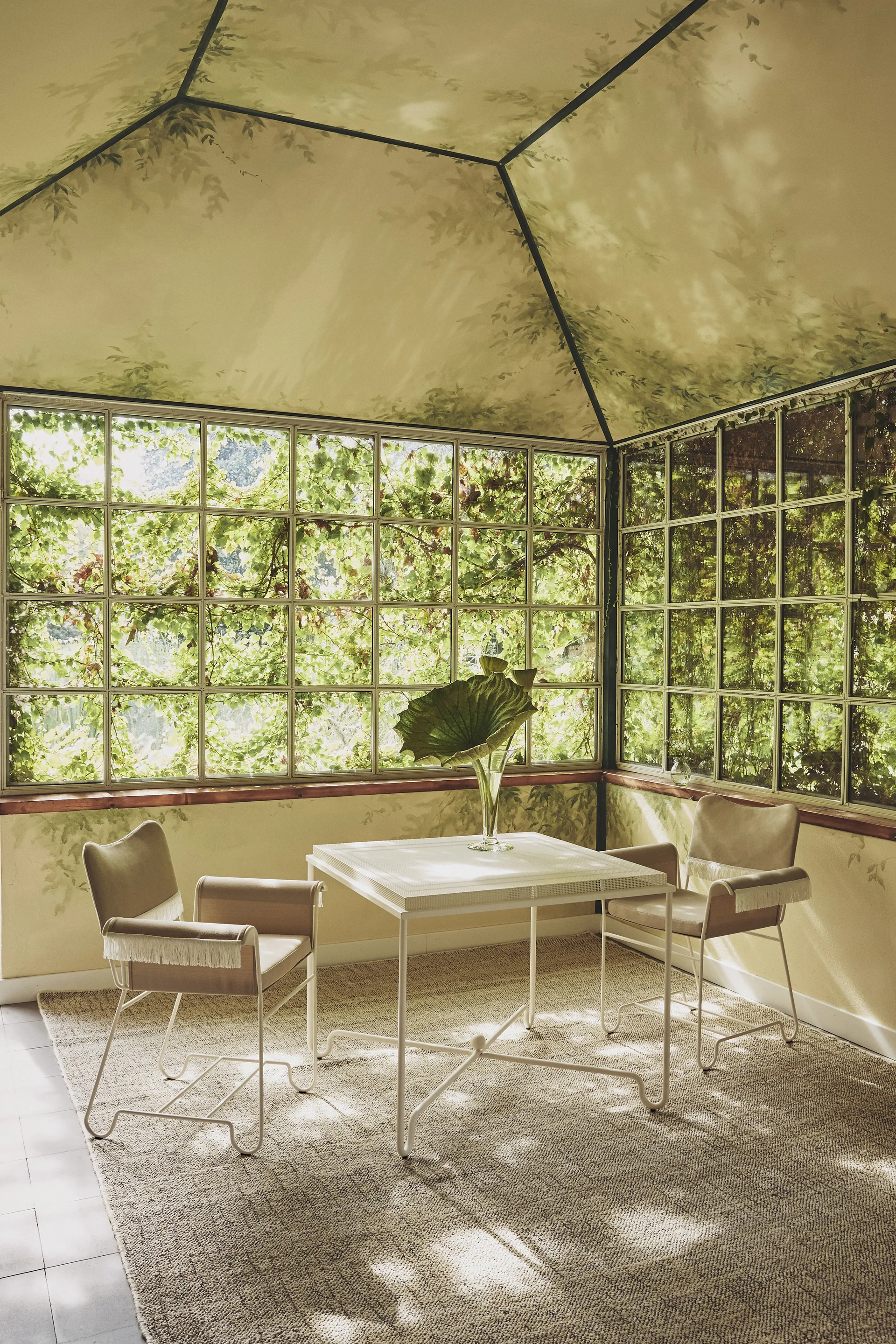 Tropique table 90x90x75 cm, Classic white semi matt GUBI