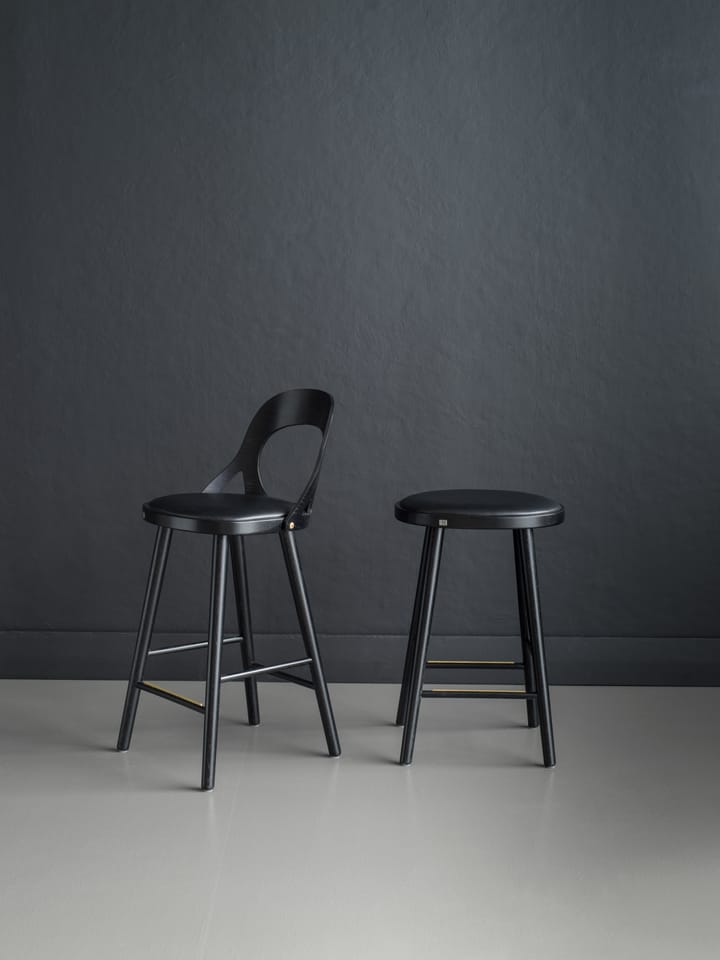 Colibri bar stool 63 cm - Black stained oak-black pad - Hans K
