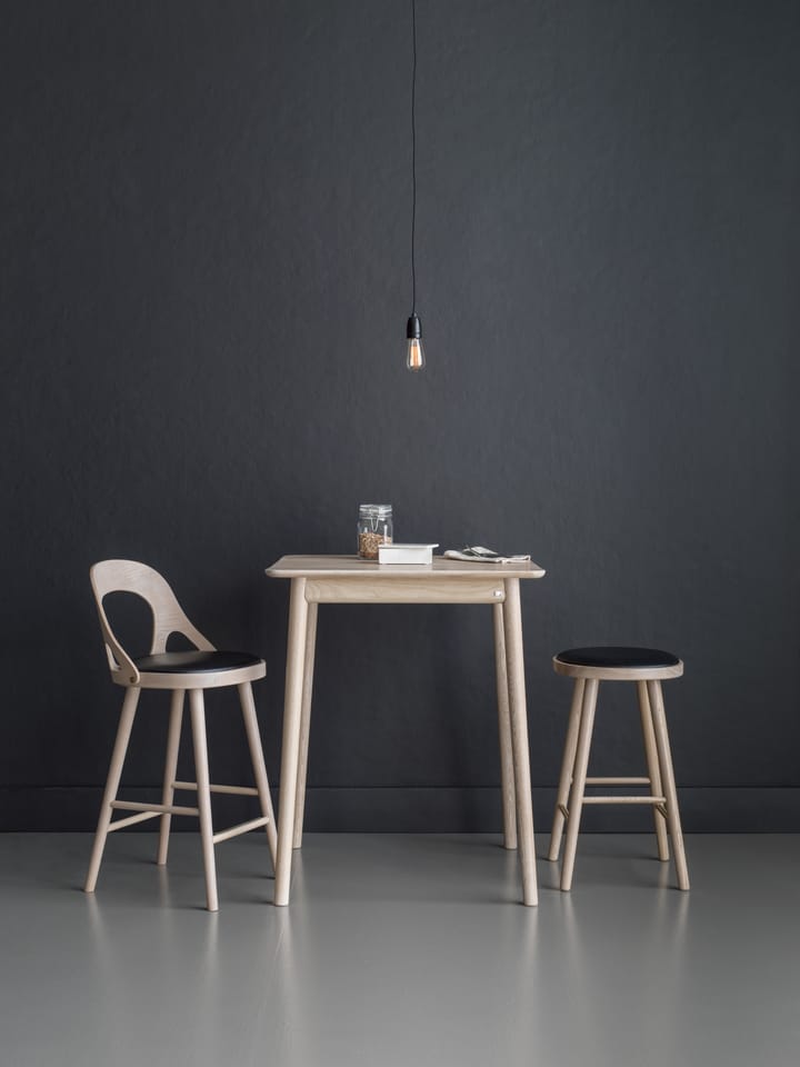 Colibri bar stool 63 cm, Stained blonde oak-black pad Hans K