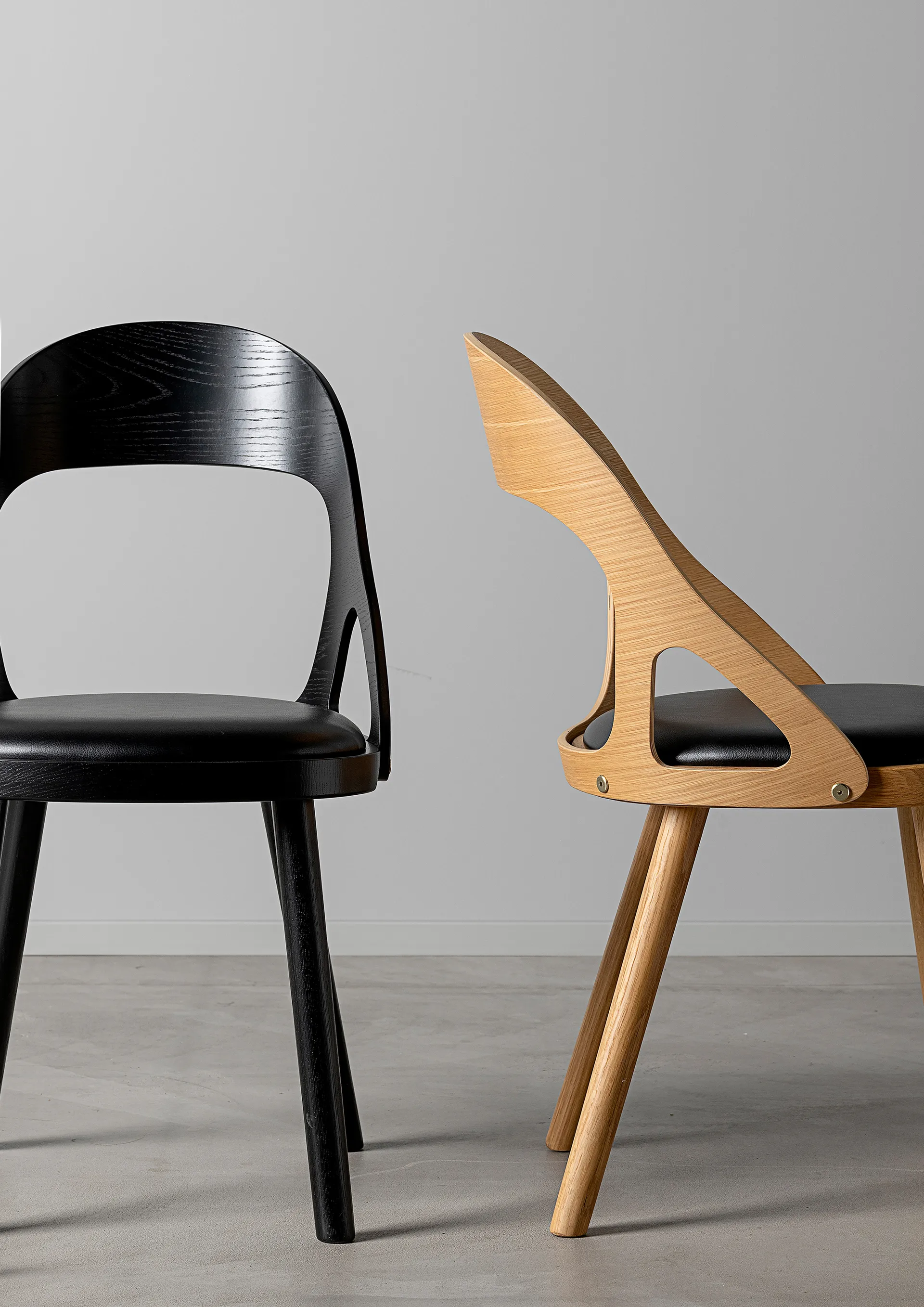 Colibri chair, Oiled oak-black pad Hans K