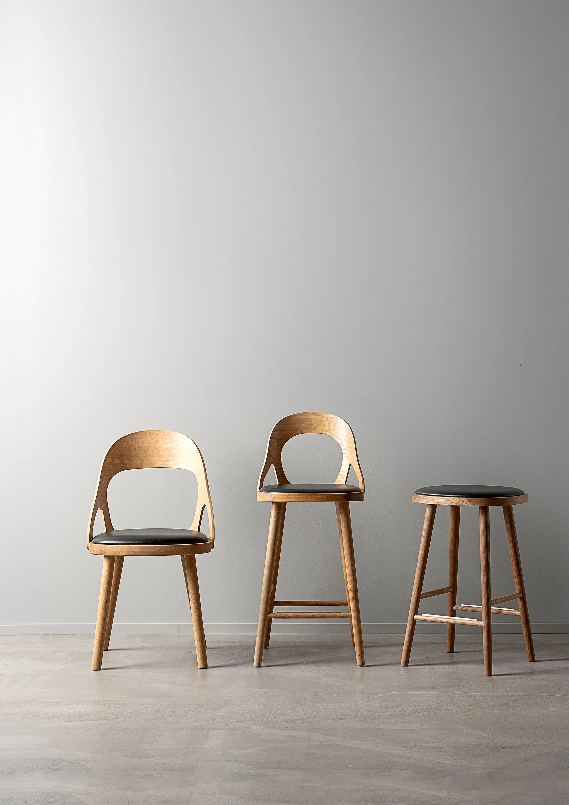 Colibri chair, Oiled oak-black pad Hans K