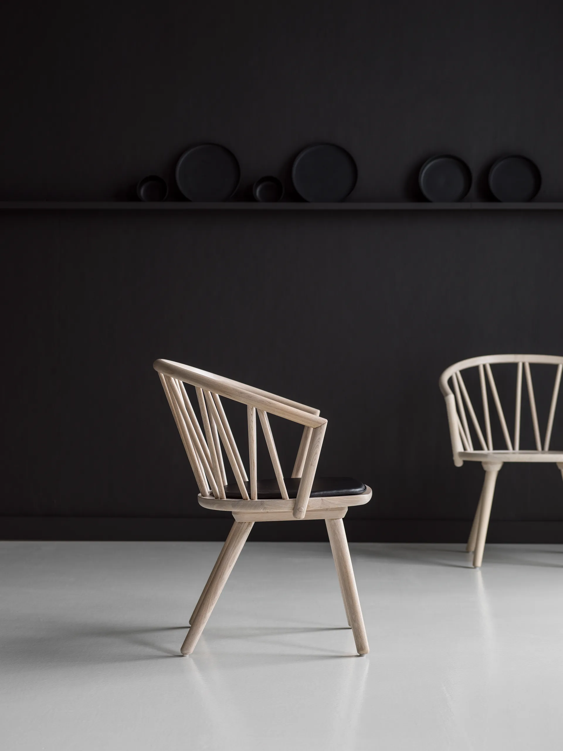 ZigZag lounge chair, Stained blonde ash Hans K