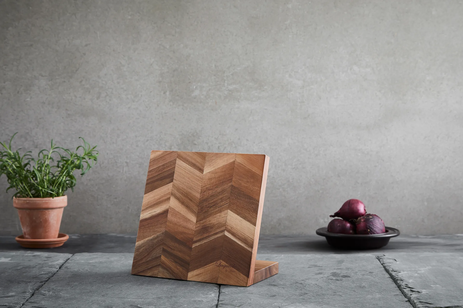 Laguiole By Hâws magnetic knife block 22.6x19.5 cm, Acacia Hâws