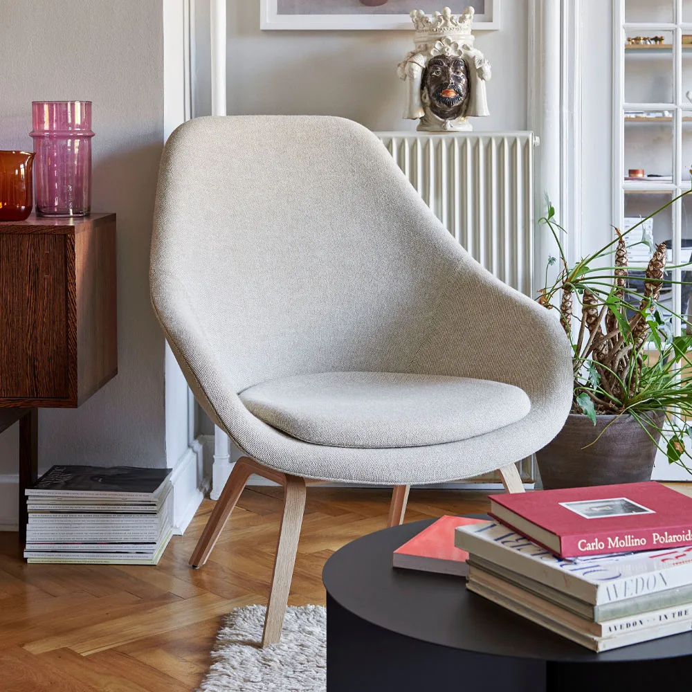 About a Lounge AAL93 armchair, Remix 183 black-black oak legs HAY