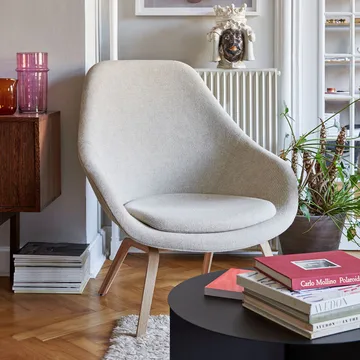 About a Lounge AAL93 armchair - Remix 183 black-black oak legs - HAY