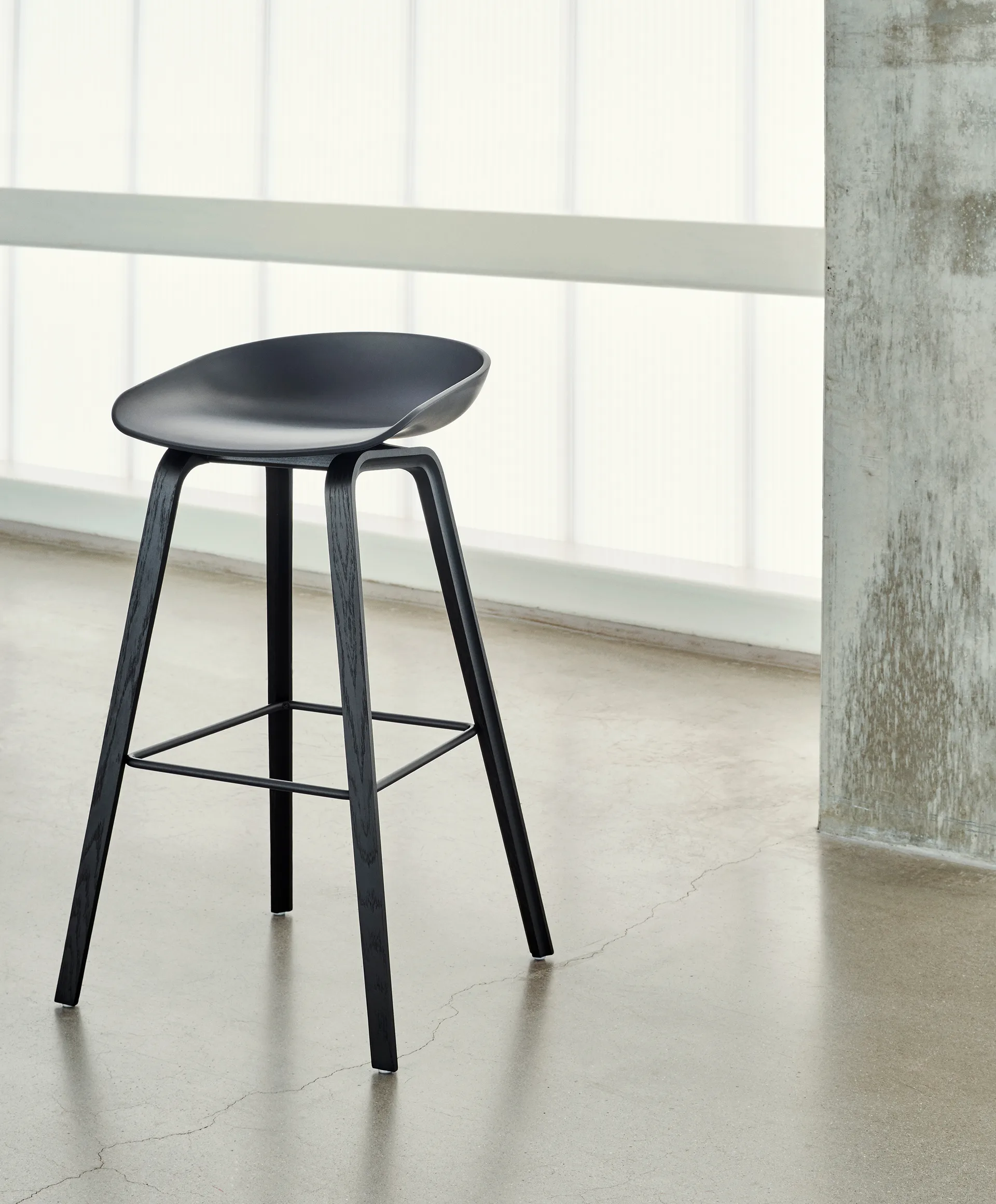 About a Stool AAL32 High 2.0 bar stool black oak base, Black-black steel footrest HAY