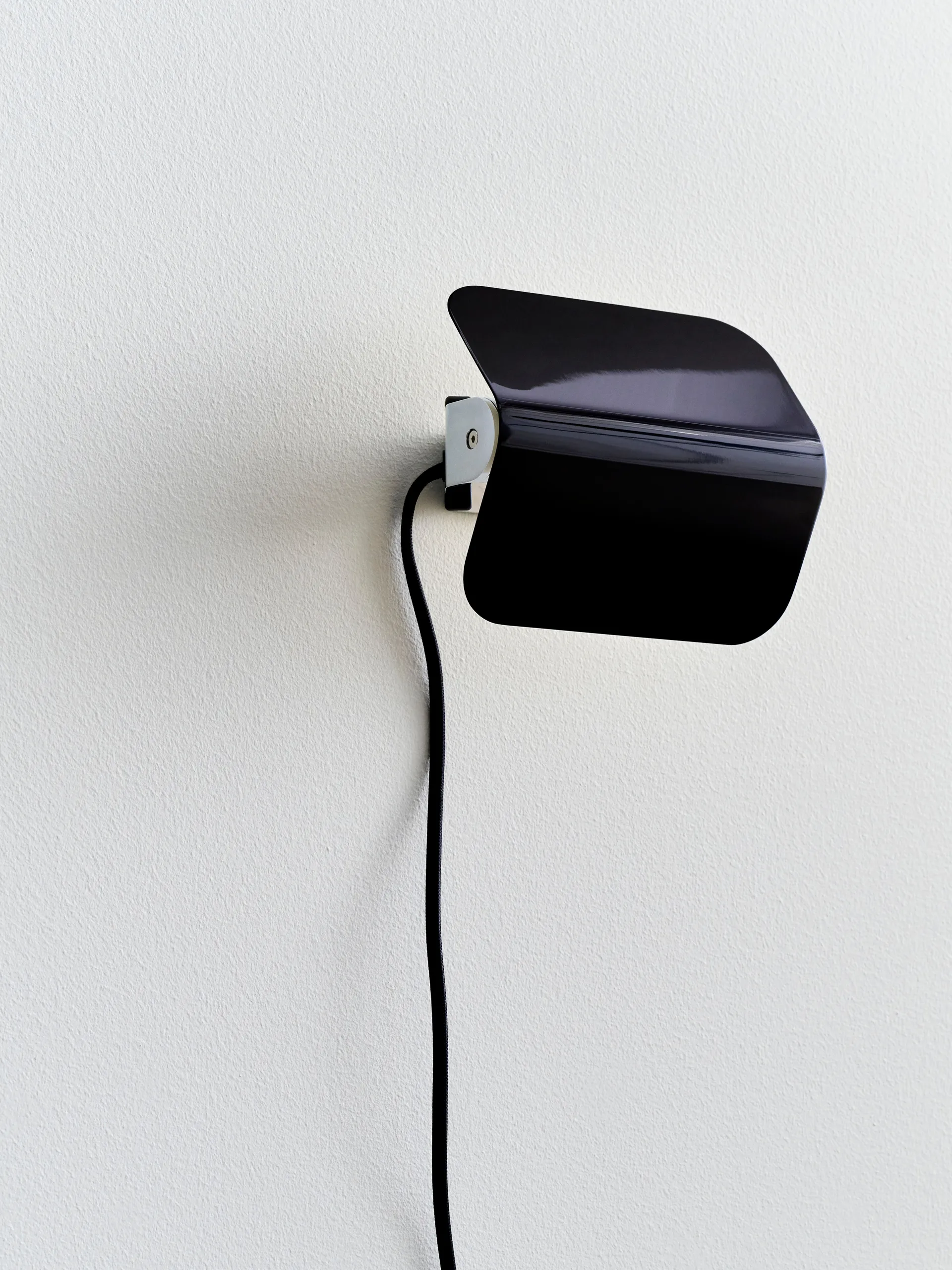 Apex wall lamp, Iron black HAY