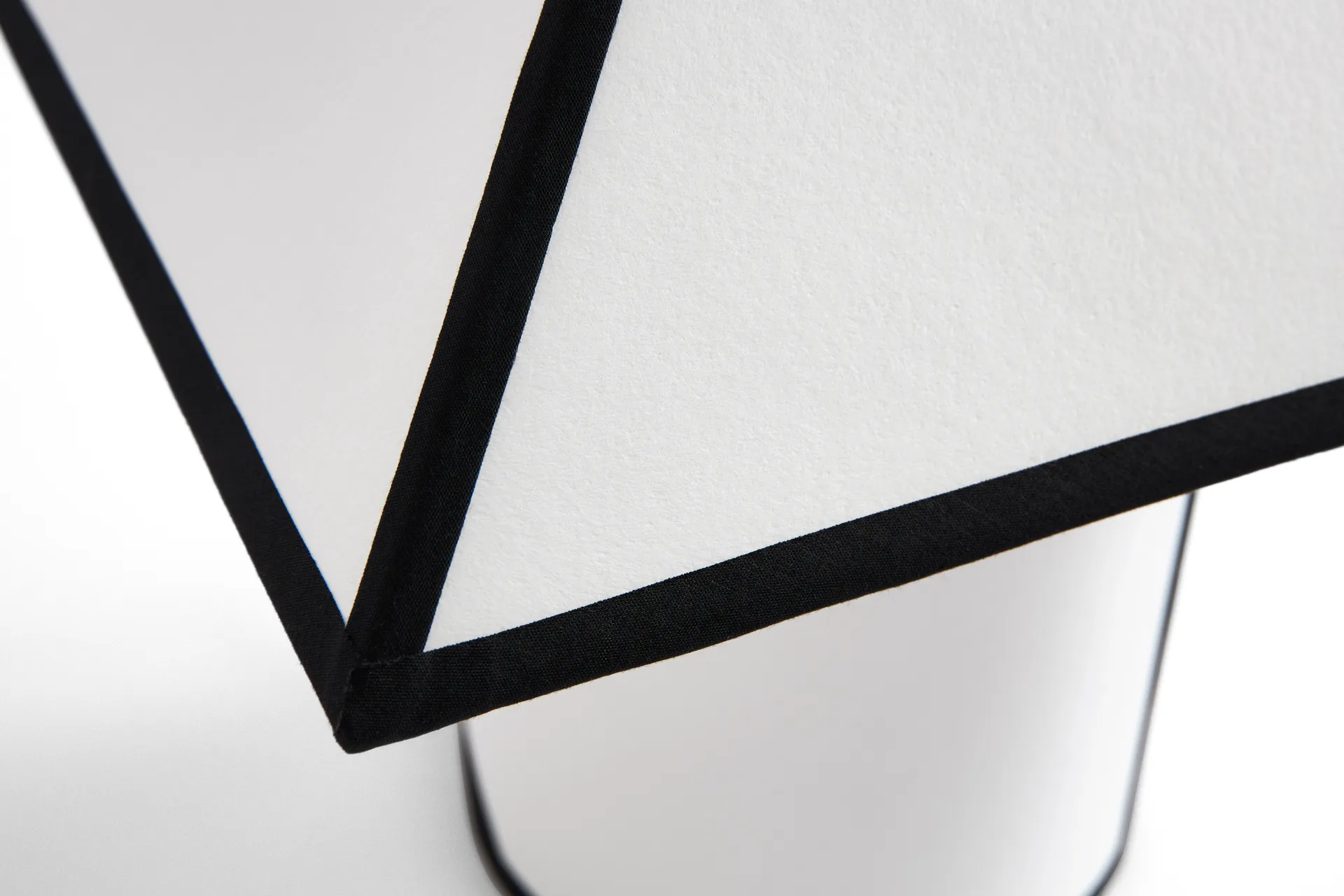 Ava pyramid table lamp 29 cm, White HAY