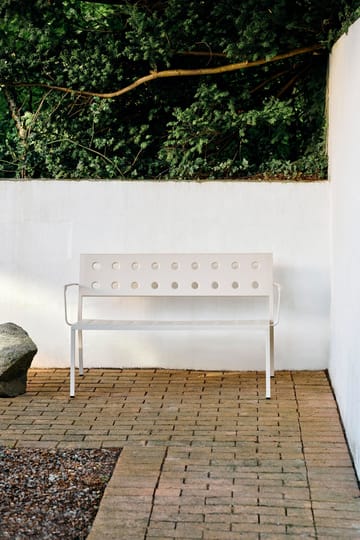 Balcony Dining bench 114x52 cm - Chalk beige - HAY