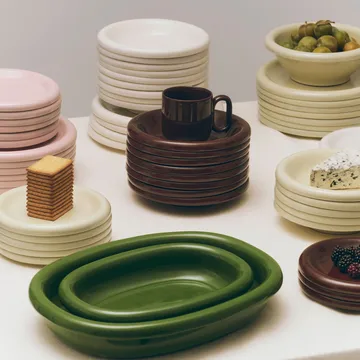 Barro oval serving plate - Green, small 20x27,5 cm - HAY