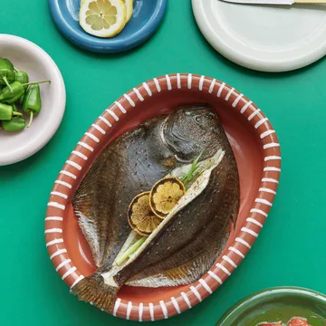 Barro oval serving plate - Natural with stripes, large 27x36 cm - HAY