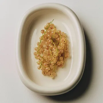 Barro oval serving plate - Off-white, small 20x27,5 cm - HAY