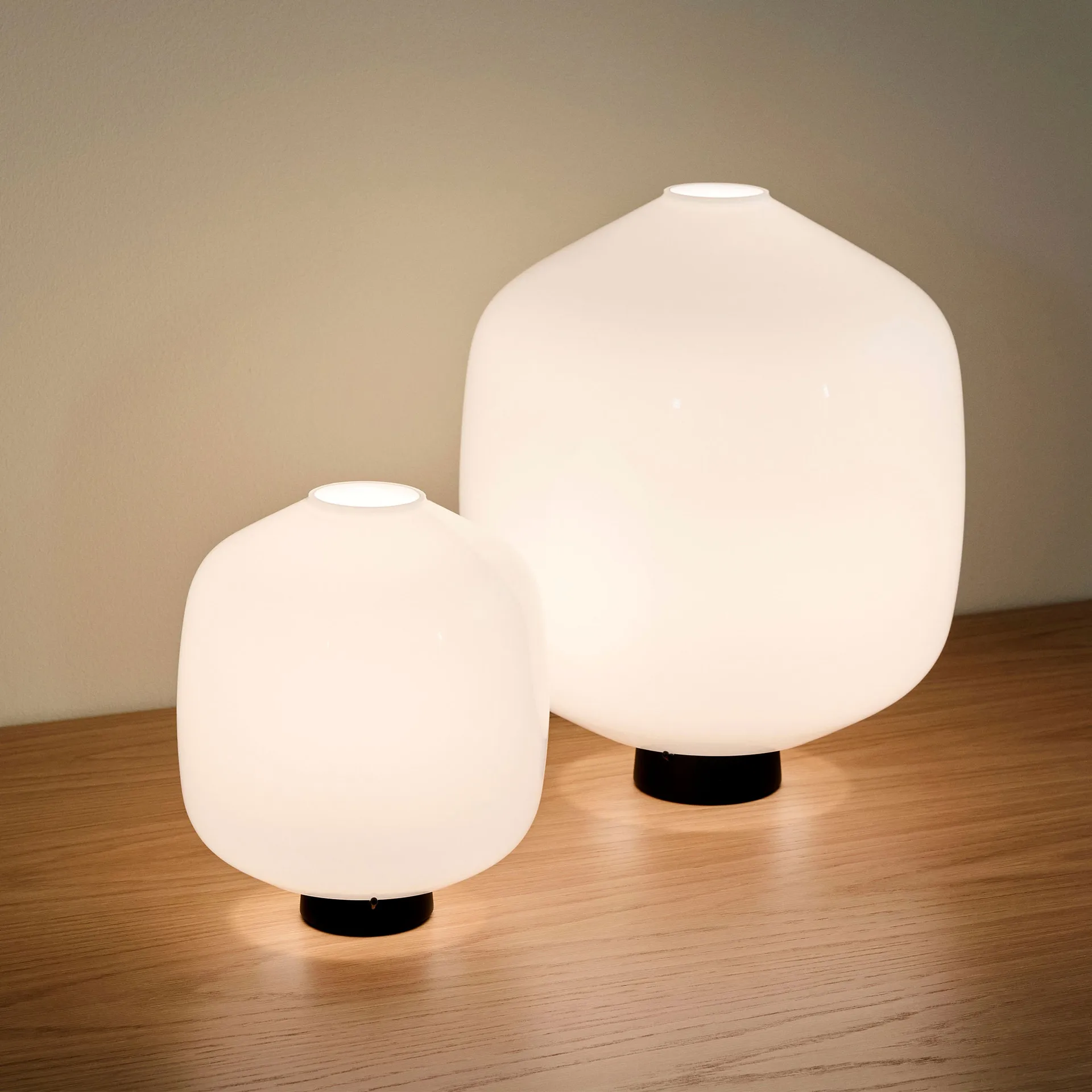 Buoy table lamp Ø20 cm, Opal glass-soft black HAY