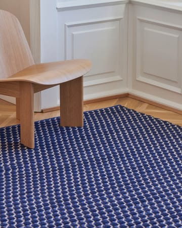 Channel rug - Blue-white 140x200 cm - HAY