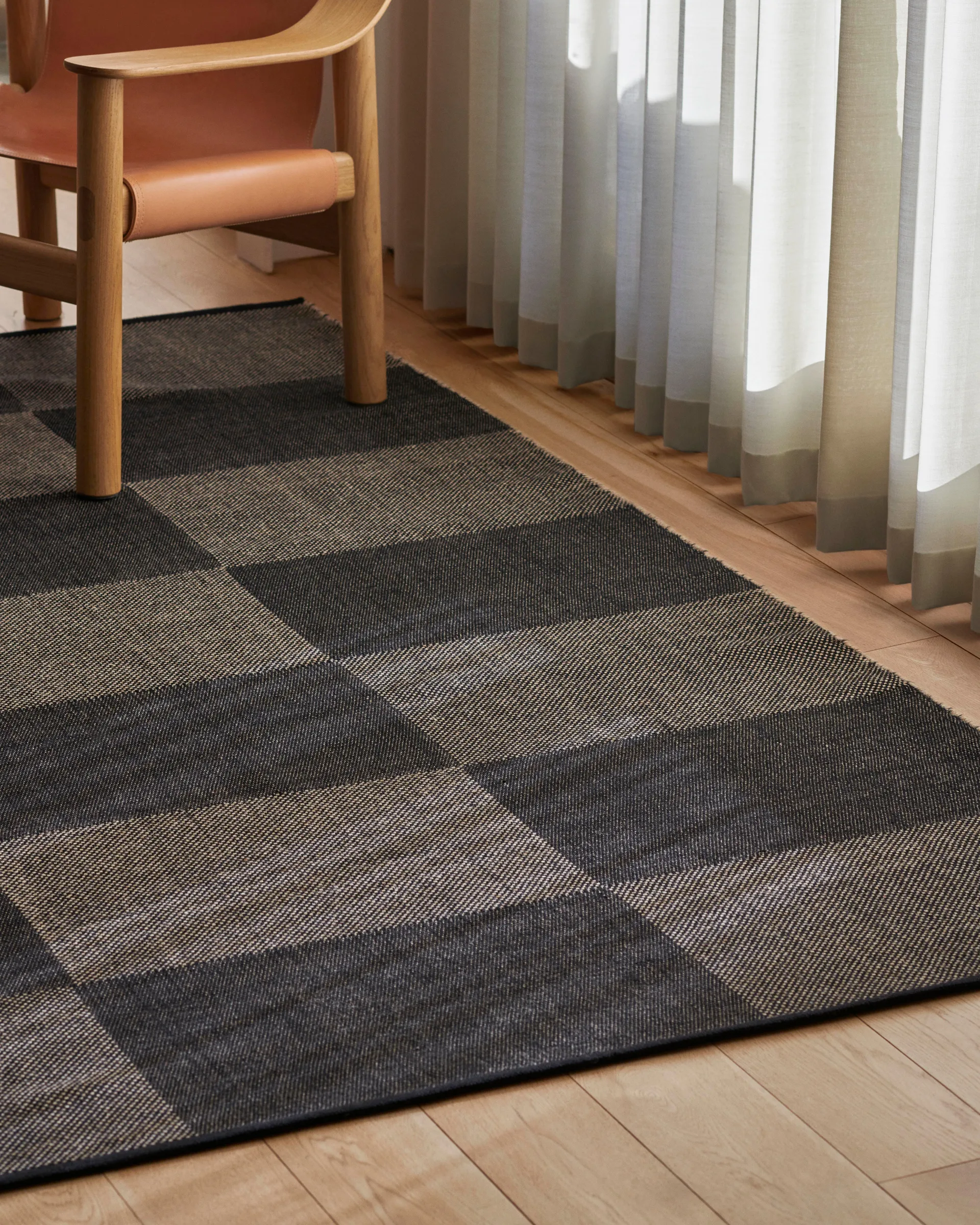 Check rug L, Black 170x240 cm HAY