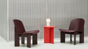 Chisel lounge chair - Dark bordeaux lacquered beech - HAY