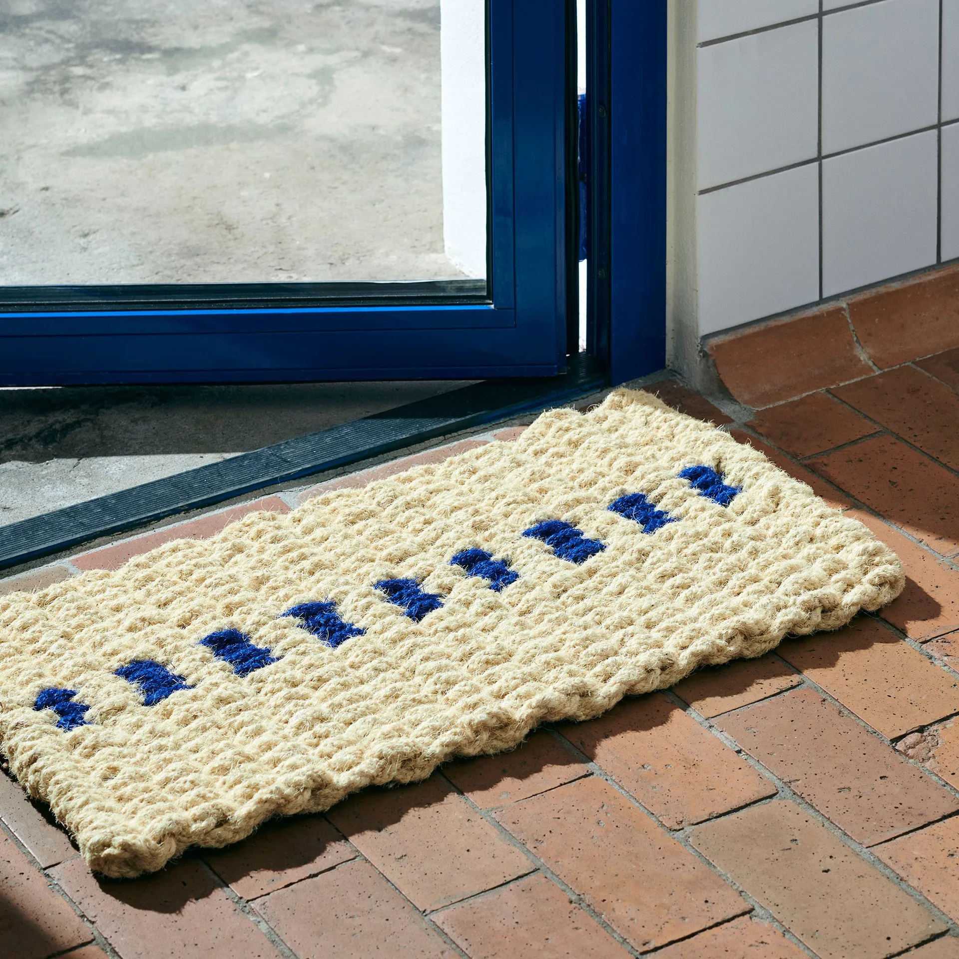 Coco Dot doormat, White-blue HAY