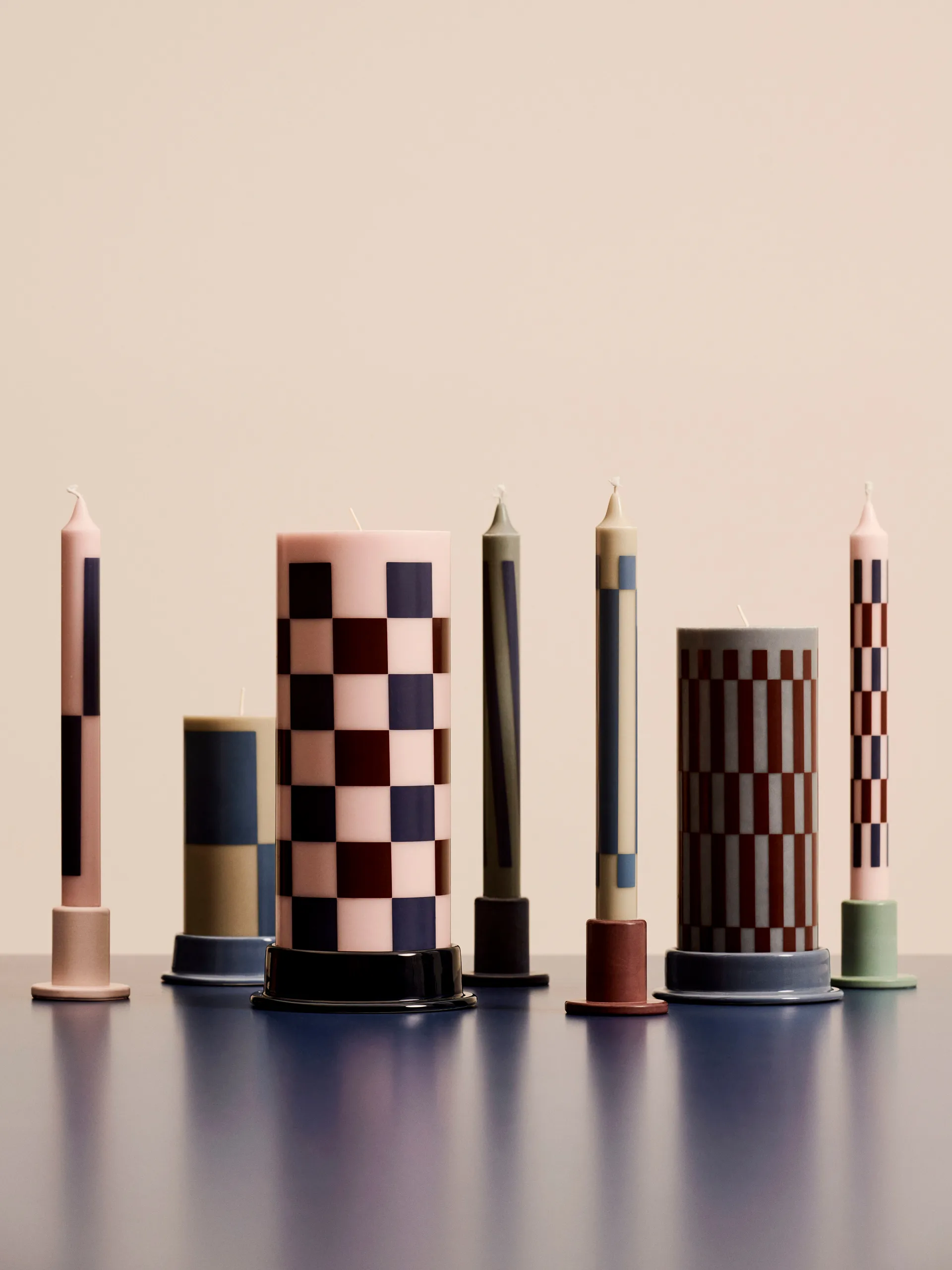 Column Candle block candle medium 20 cm, Anthrachite-bordeaux HAY