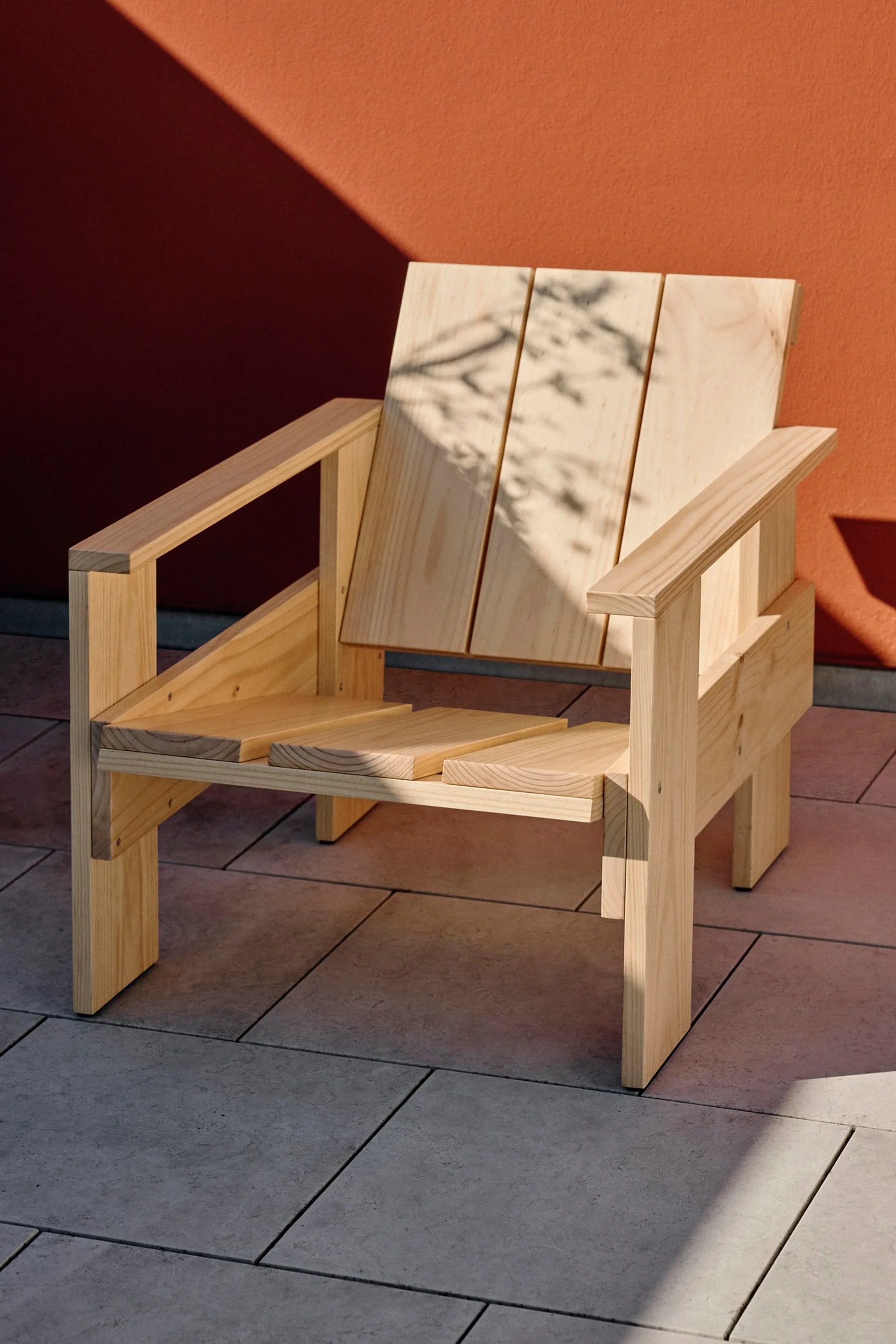 Crate lounge chair lacquered pine, Natural HAY