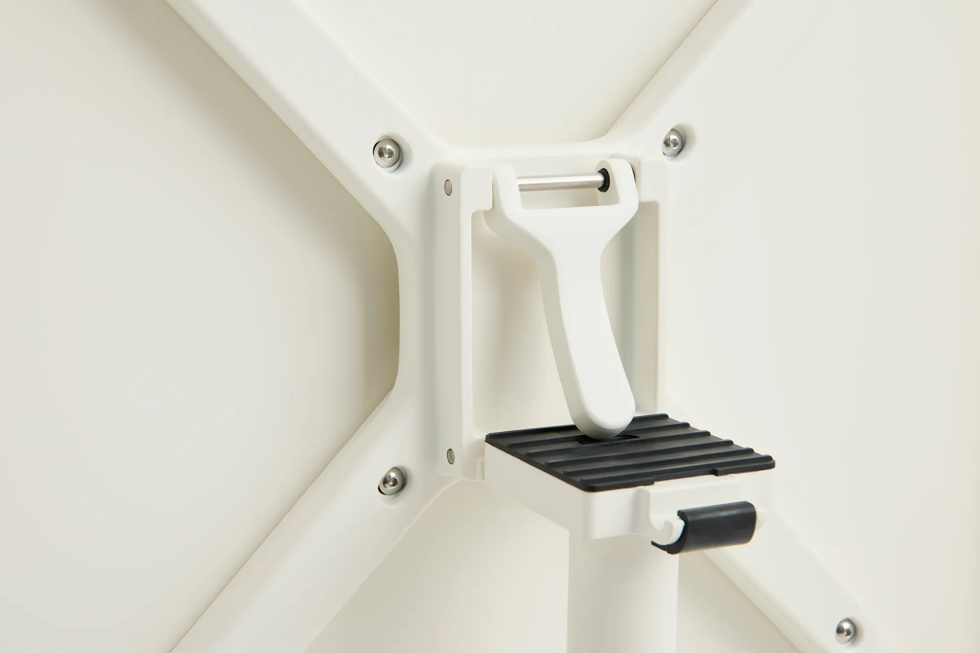 Deville table, Cream white, Ø80x74 cm HAY