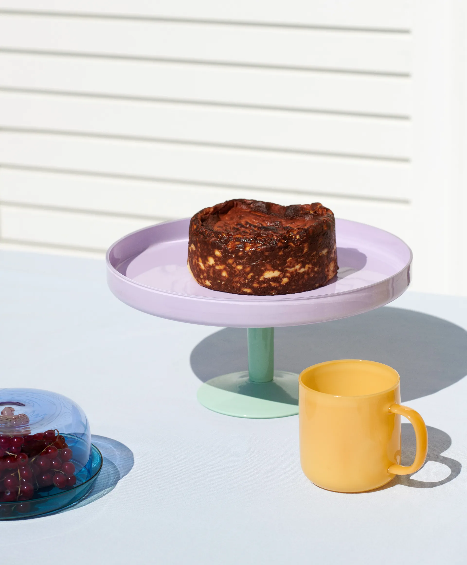 Display cake stand on foot Ø26.5 cm, Pink-mint HAY