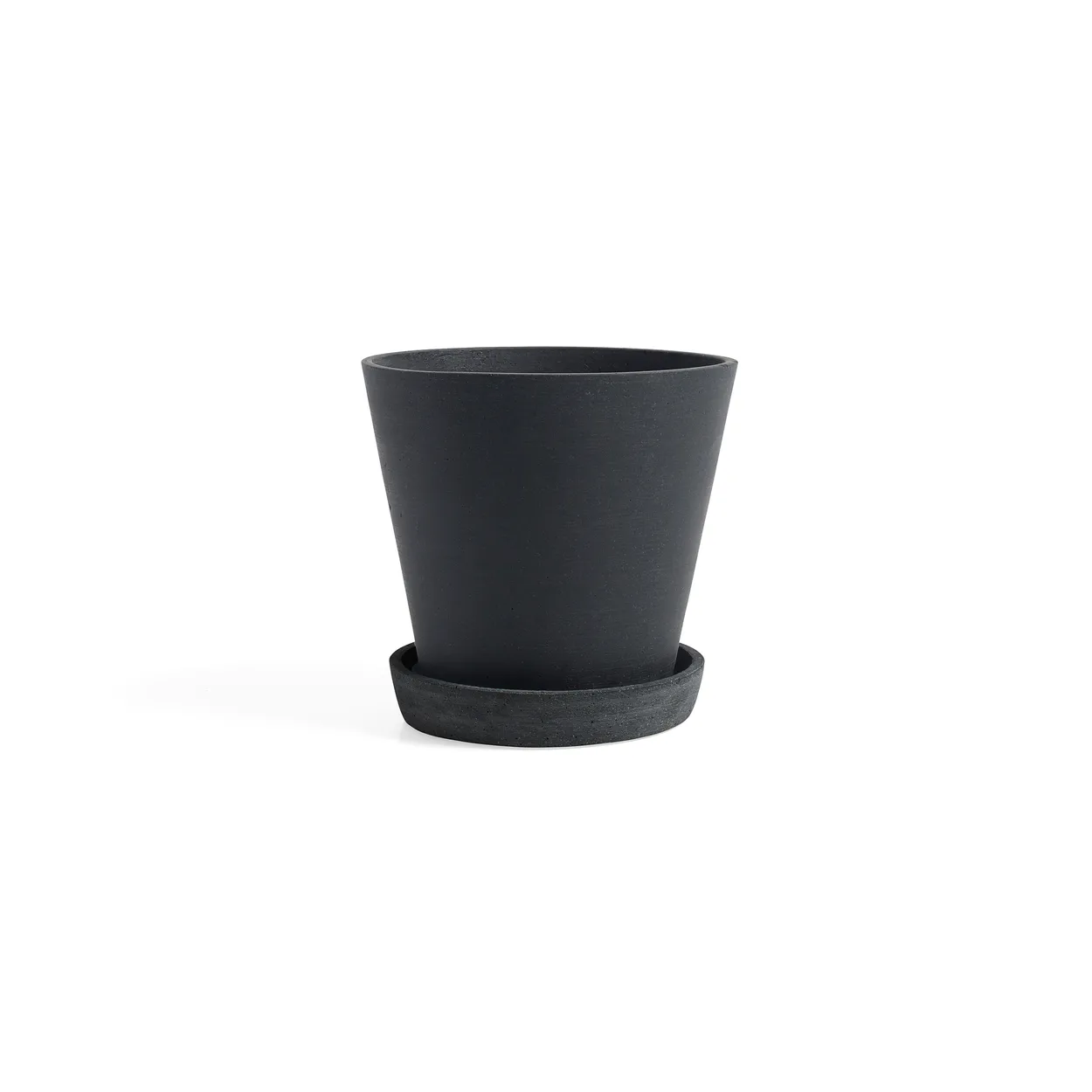 HAY Flowerpot with saucer M o14 cm Black | Scandinavian Design | Flower pots | Black