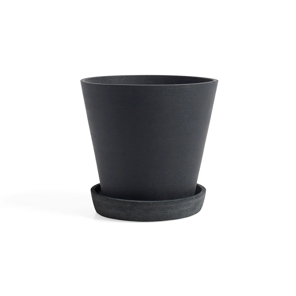 HAY HAY Flowerpot with saucer XL Ø21.5 cm Black | Scandinavian Design | Flower pots | Black