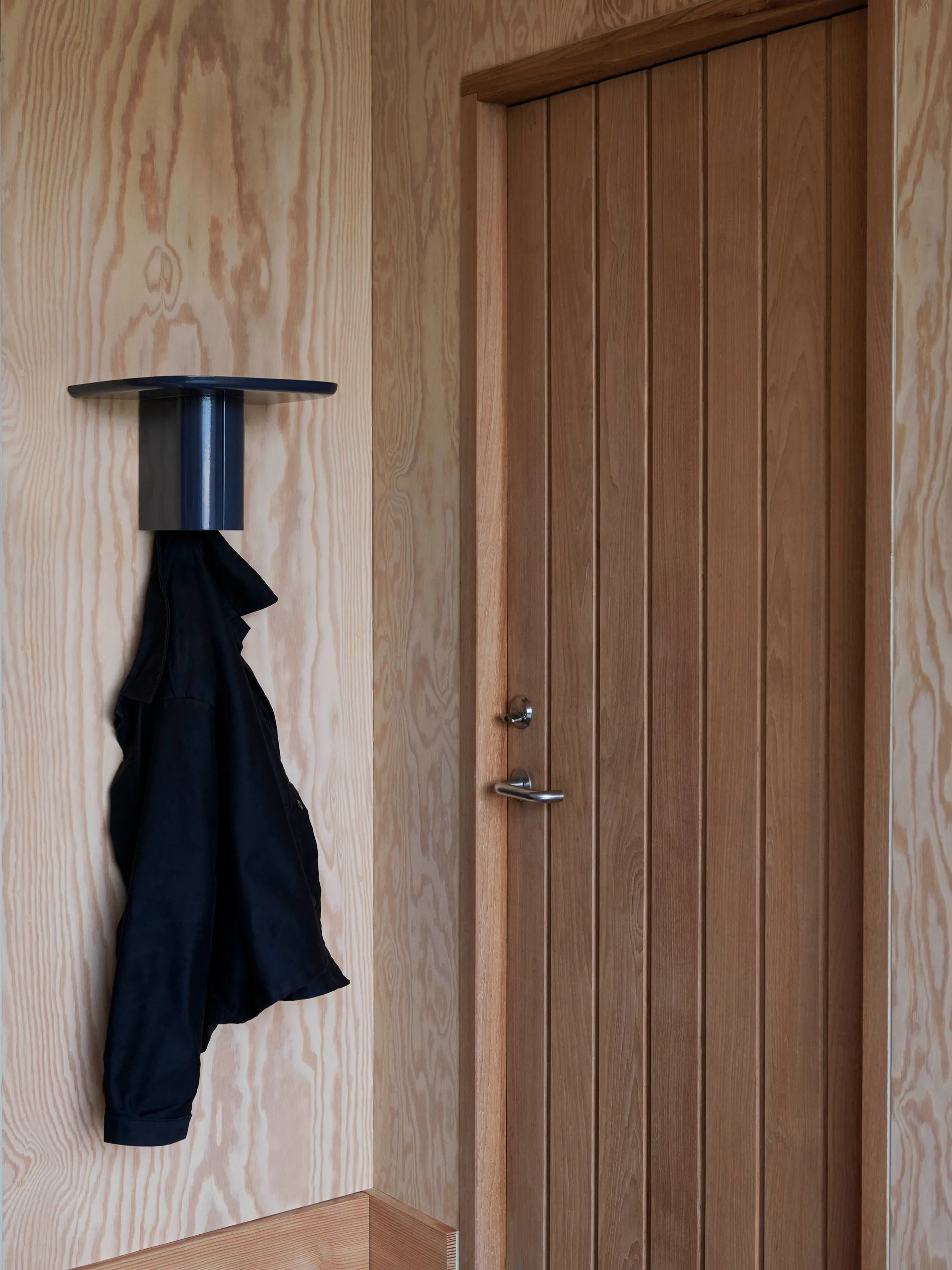 Korpus 1 hook wallshelf S, Cream HAY