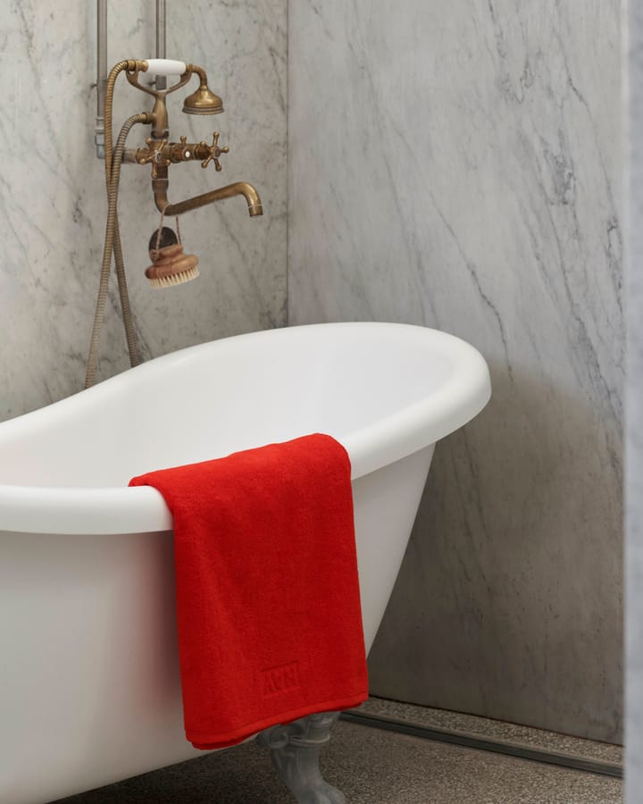 Mono bath towel 100x150 cm - Poppy red - HAY