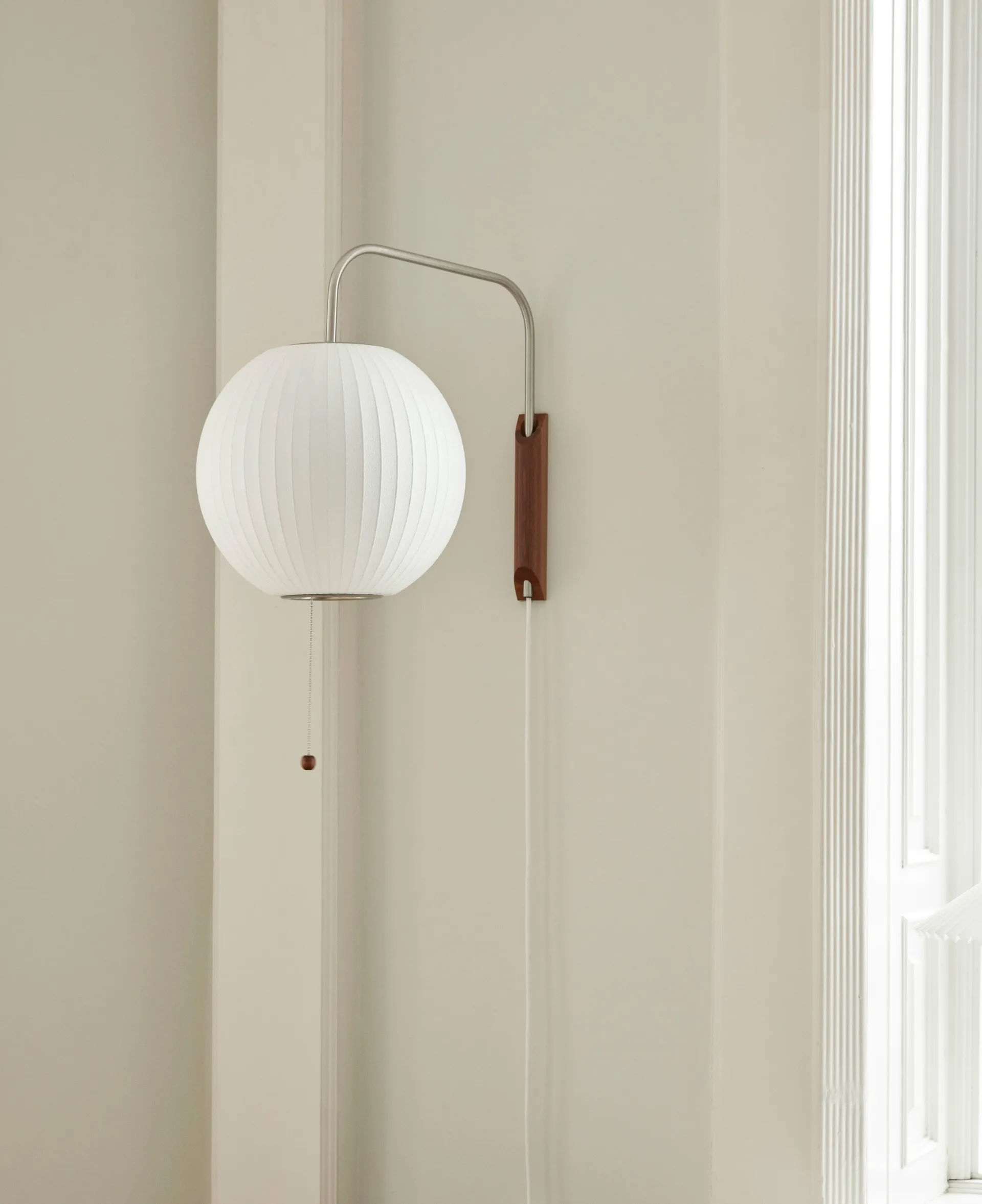 Nelson Bubble Ball wall lamp, Off white HAY