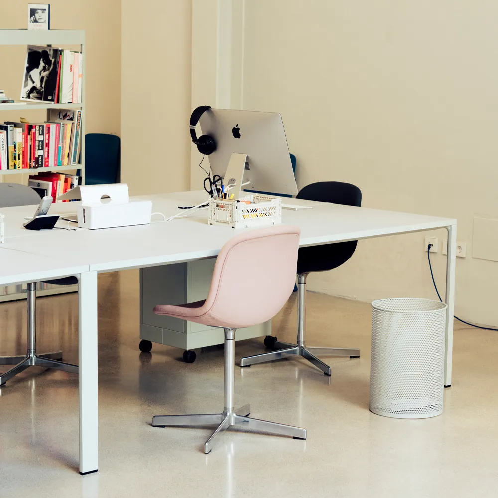 Neu 10 Upholstery chair, Remix 163 grey, swivel base in aluminium HAY