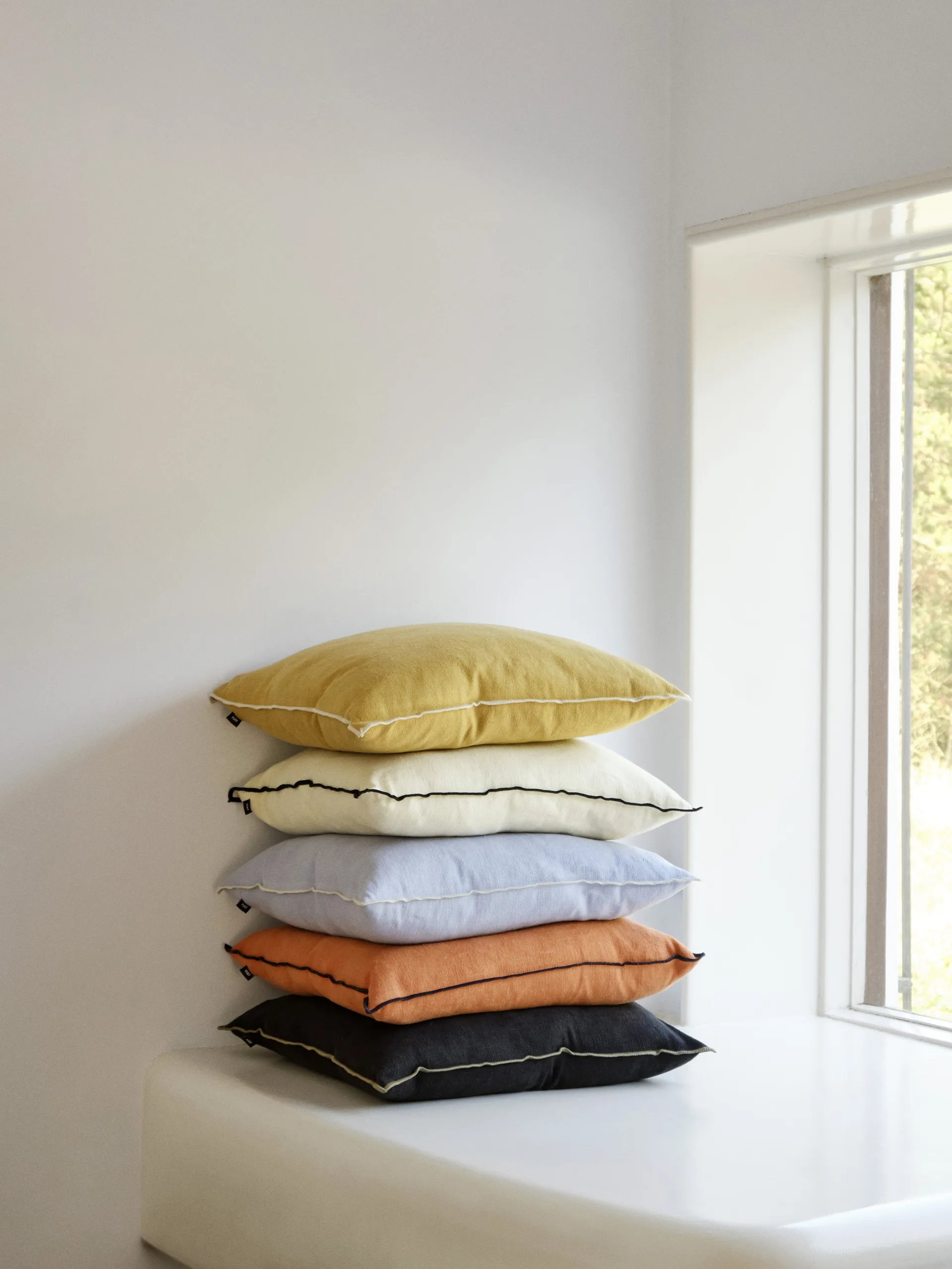 Outline cushion 50x50 cm, Black HAY