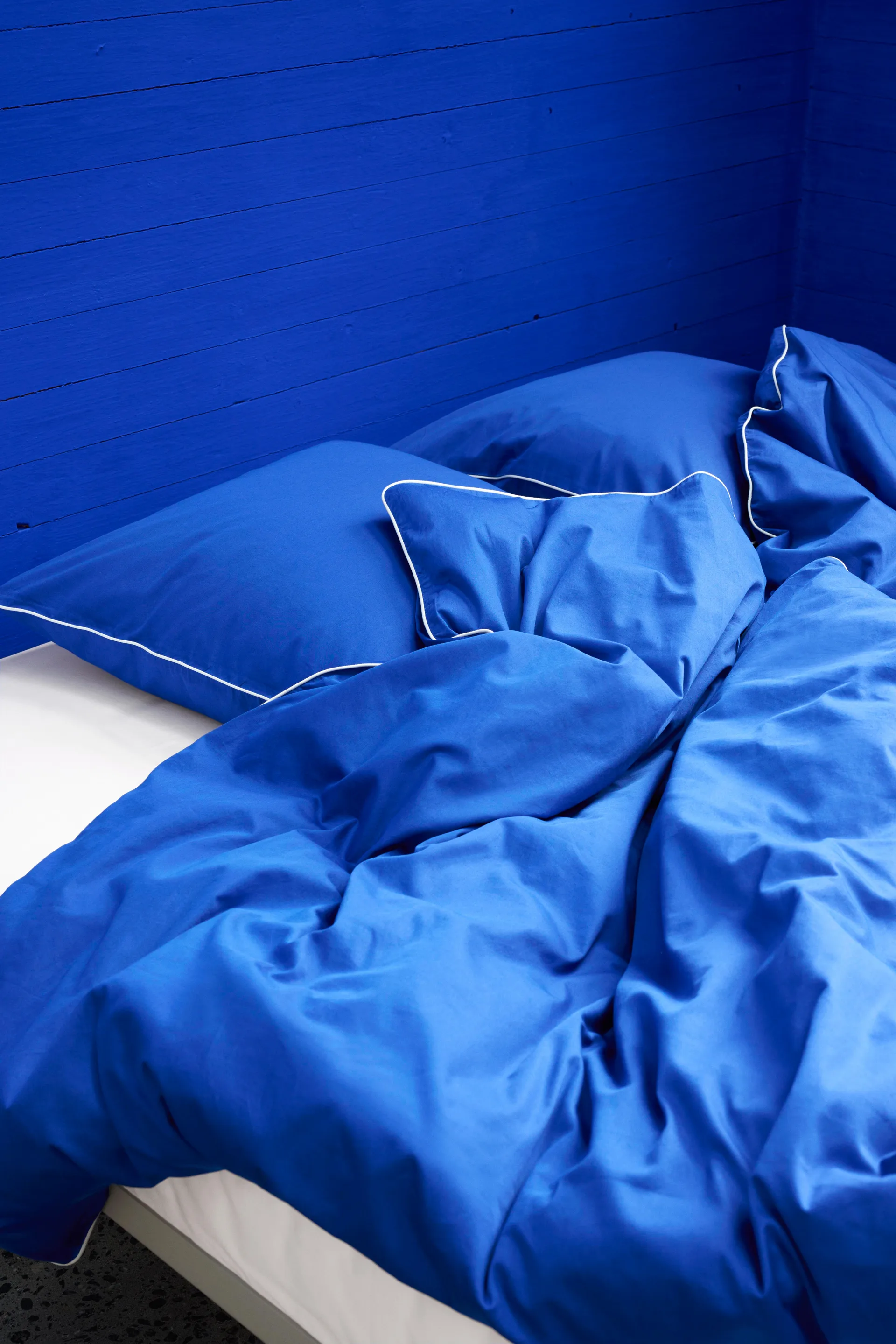 Outline duvet cover 220x220 cm, Vivid blue HAY