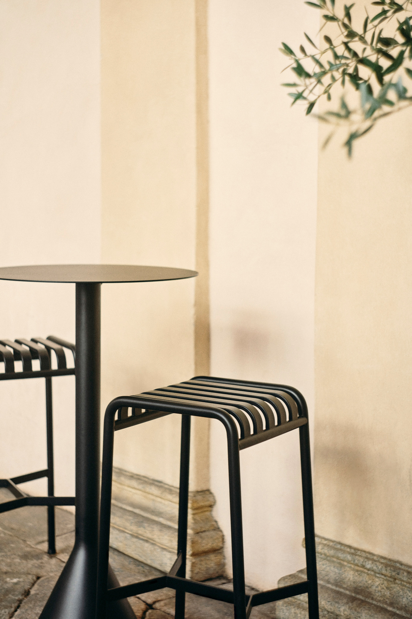 スツール HAY PALISSADE BAR STOOL オリーブ Palissade' bar stool by Hay | Designer's Favorite Seating