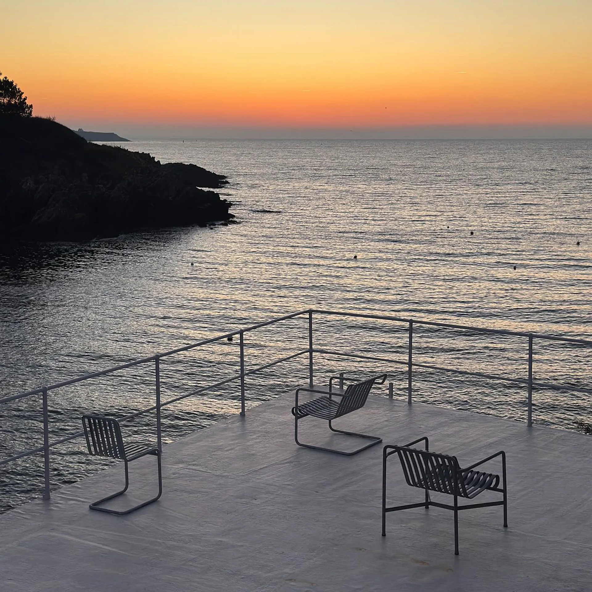 Palissade Cantilever chair, Hot galvanised steel HAY