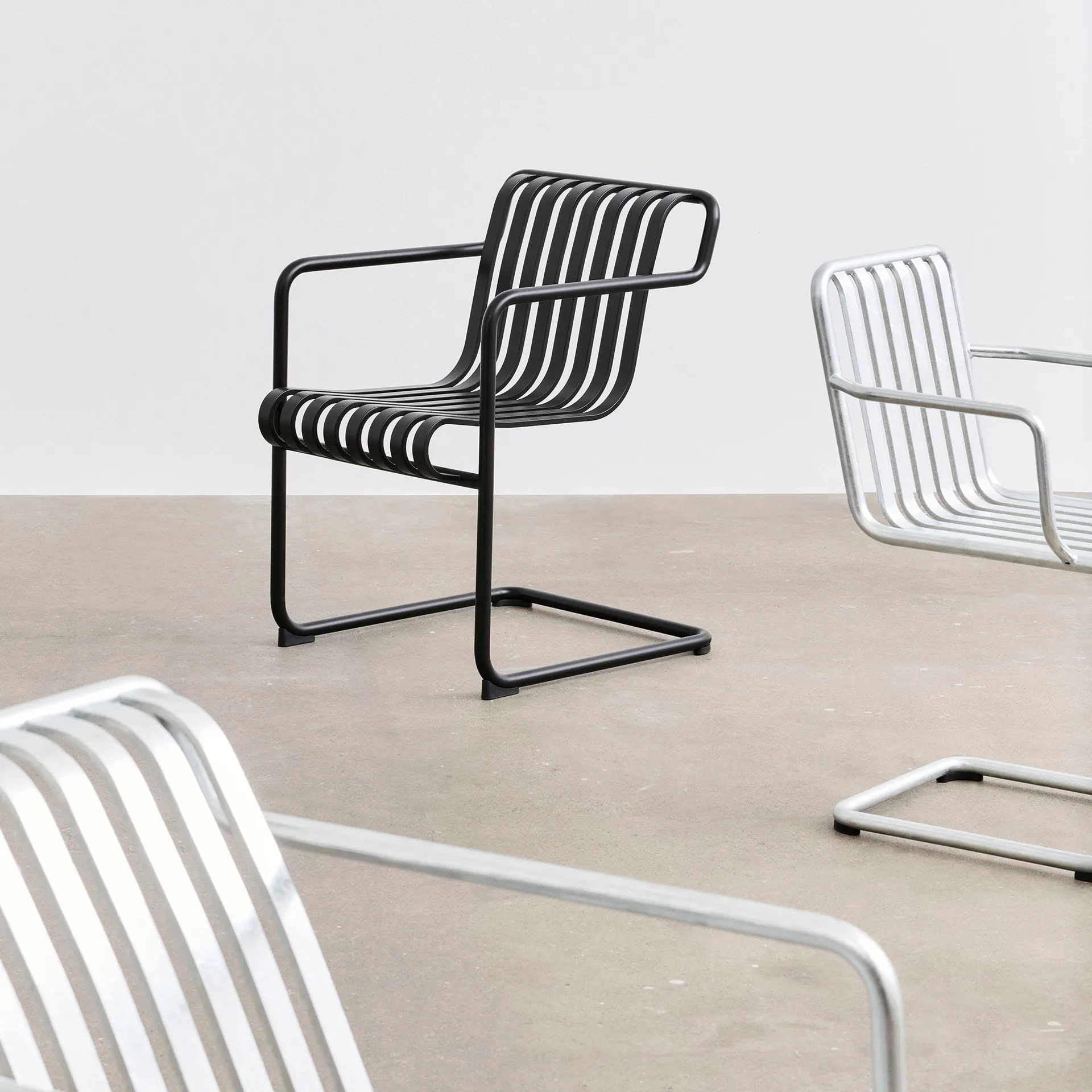 Palissade Cantilever Dining armchair, Anthracite HAY