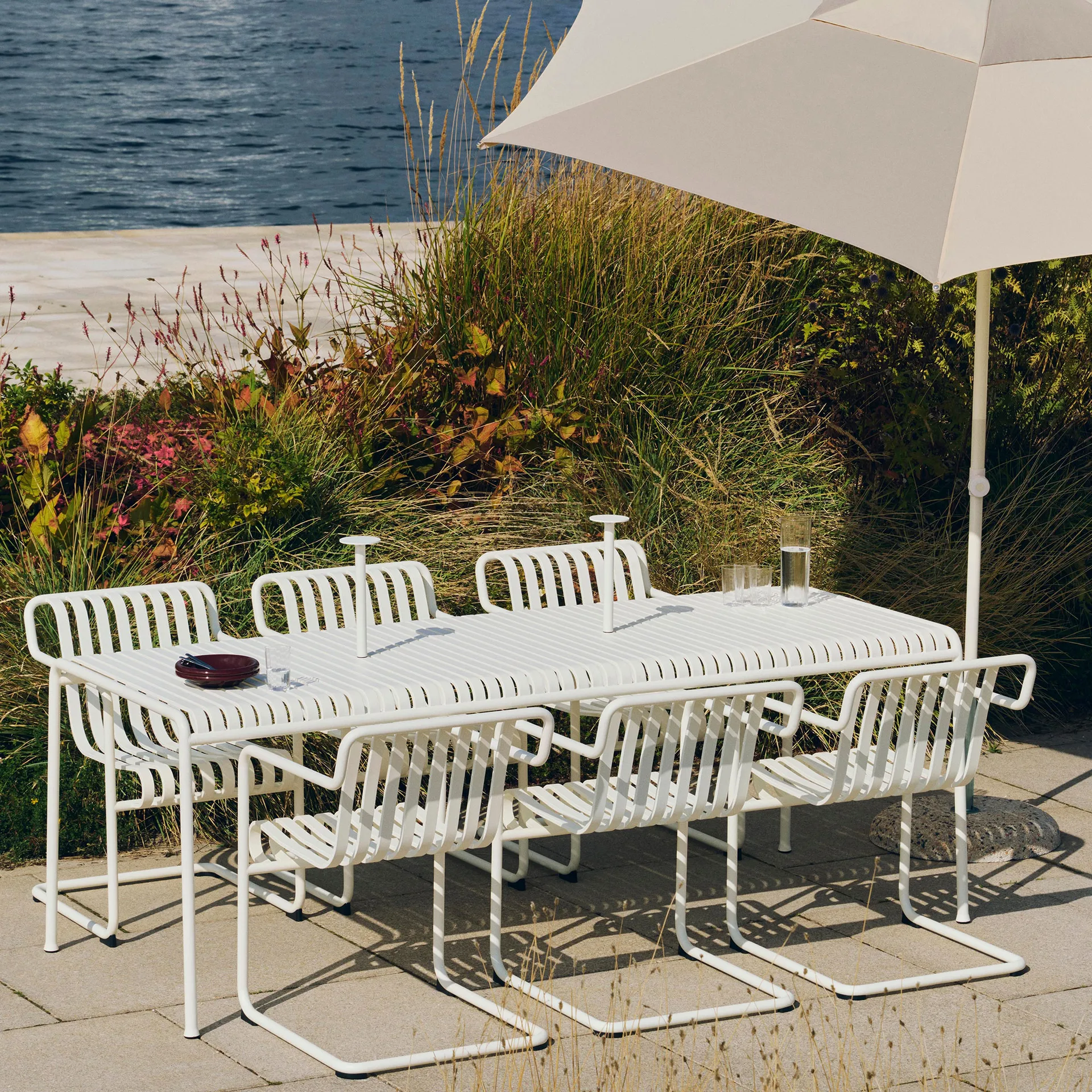 Palissade Cantilever Dining armchair, Cream white HAY