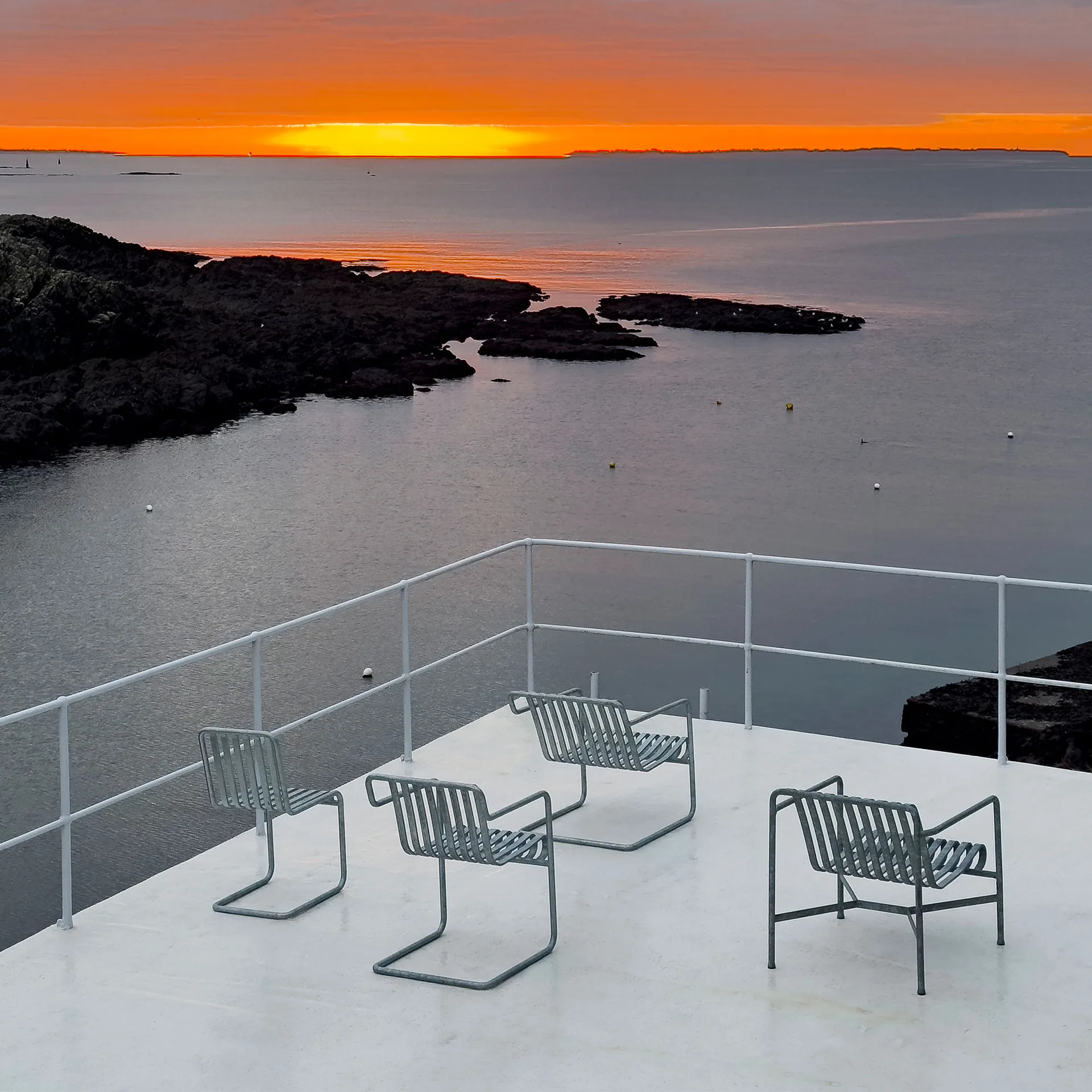 Palissade Cantilever Dining armchair, Hot galvanised steel HAY