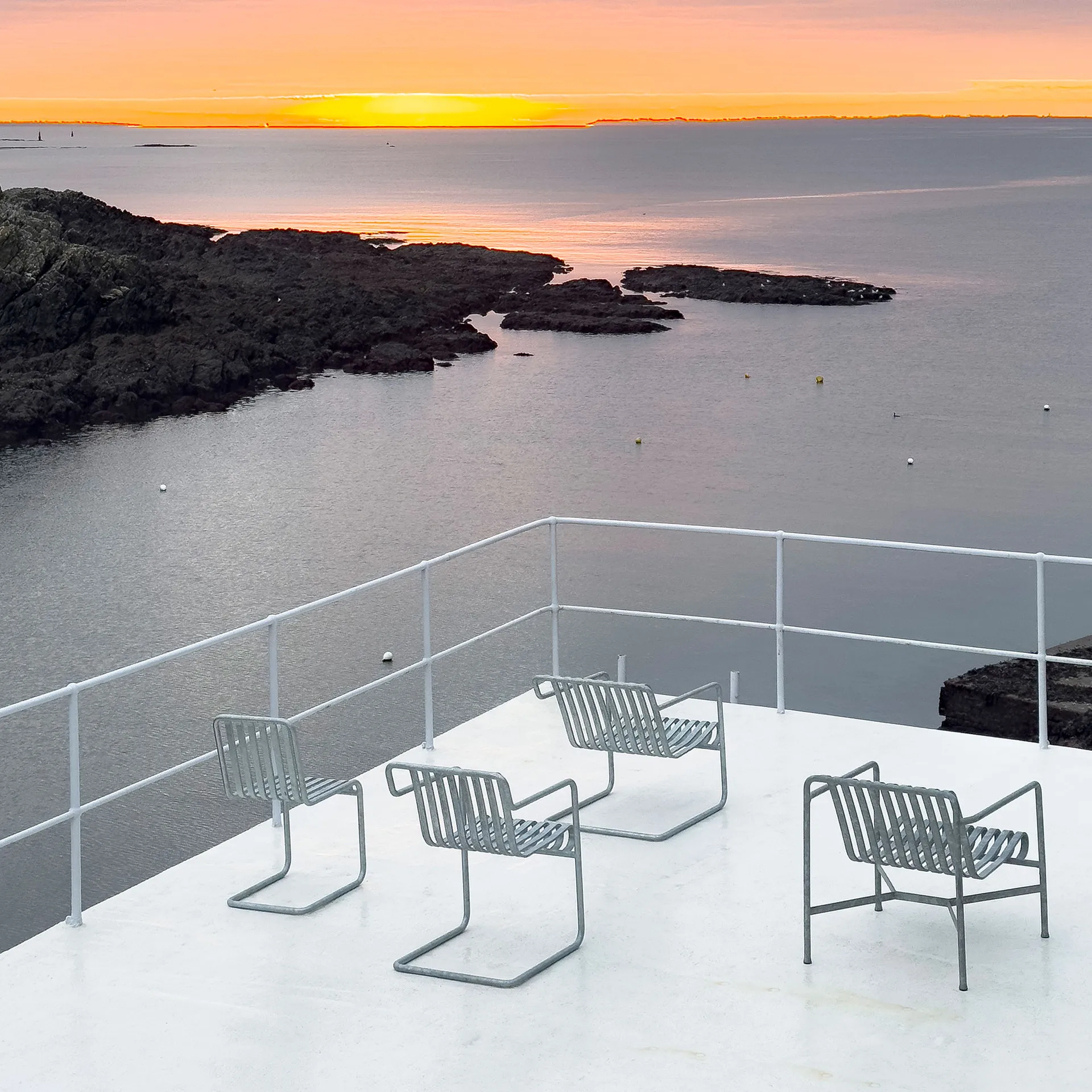 Palissade Cantilever Dining armchair, Hot galvanised steel HAY