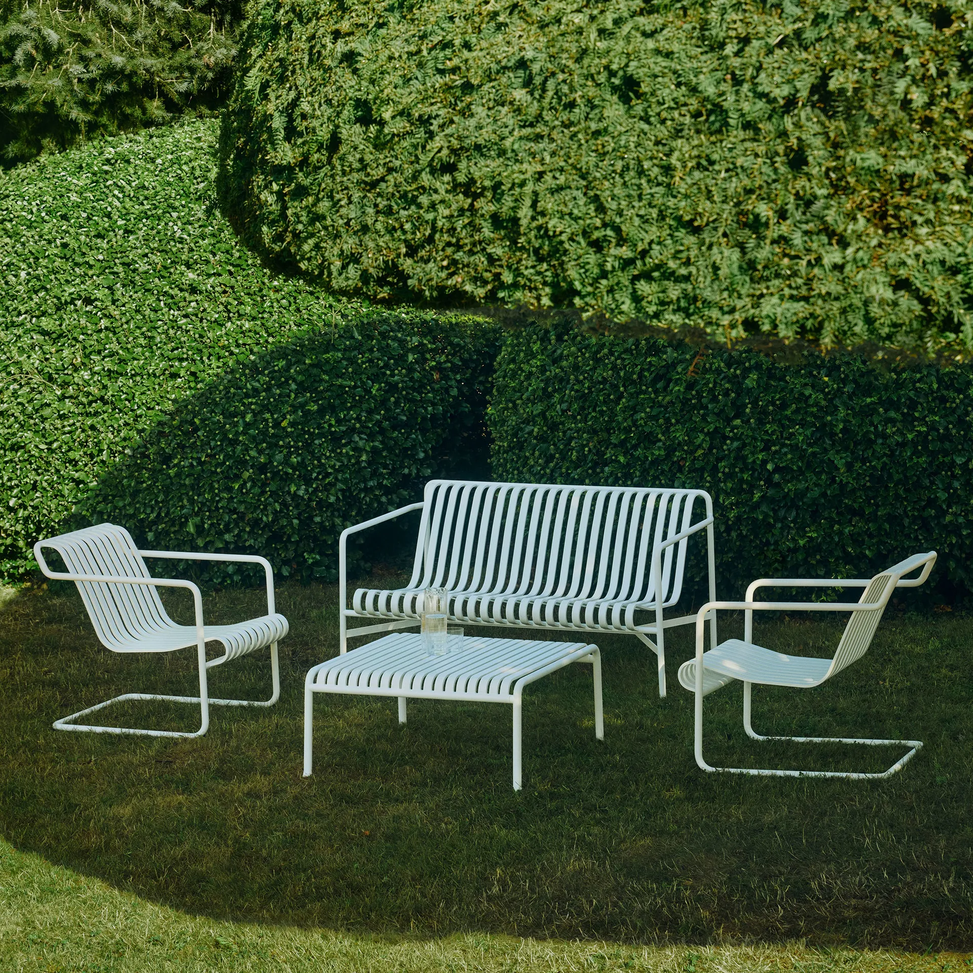 Palissade Cantilever Low lounge armchair, Cream white HAY