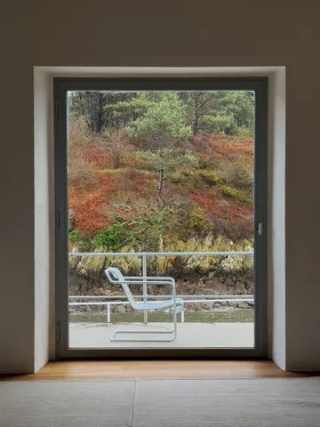 Palissade Cantilever Low lounge armchair - Hot galvanised steel - HAY