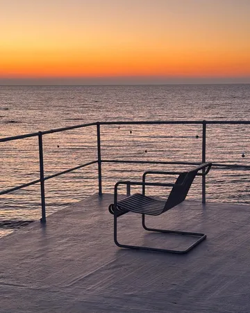 Palissade Cantilever Low lounge armchair - Hot galvanised steel - HAY