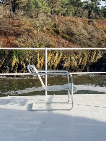 Palissade Cantilever Low lounge armchair - Hot galvanised steel - HAY