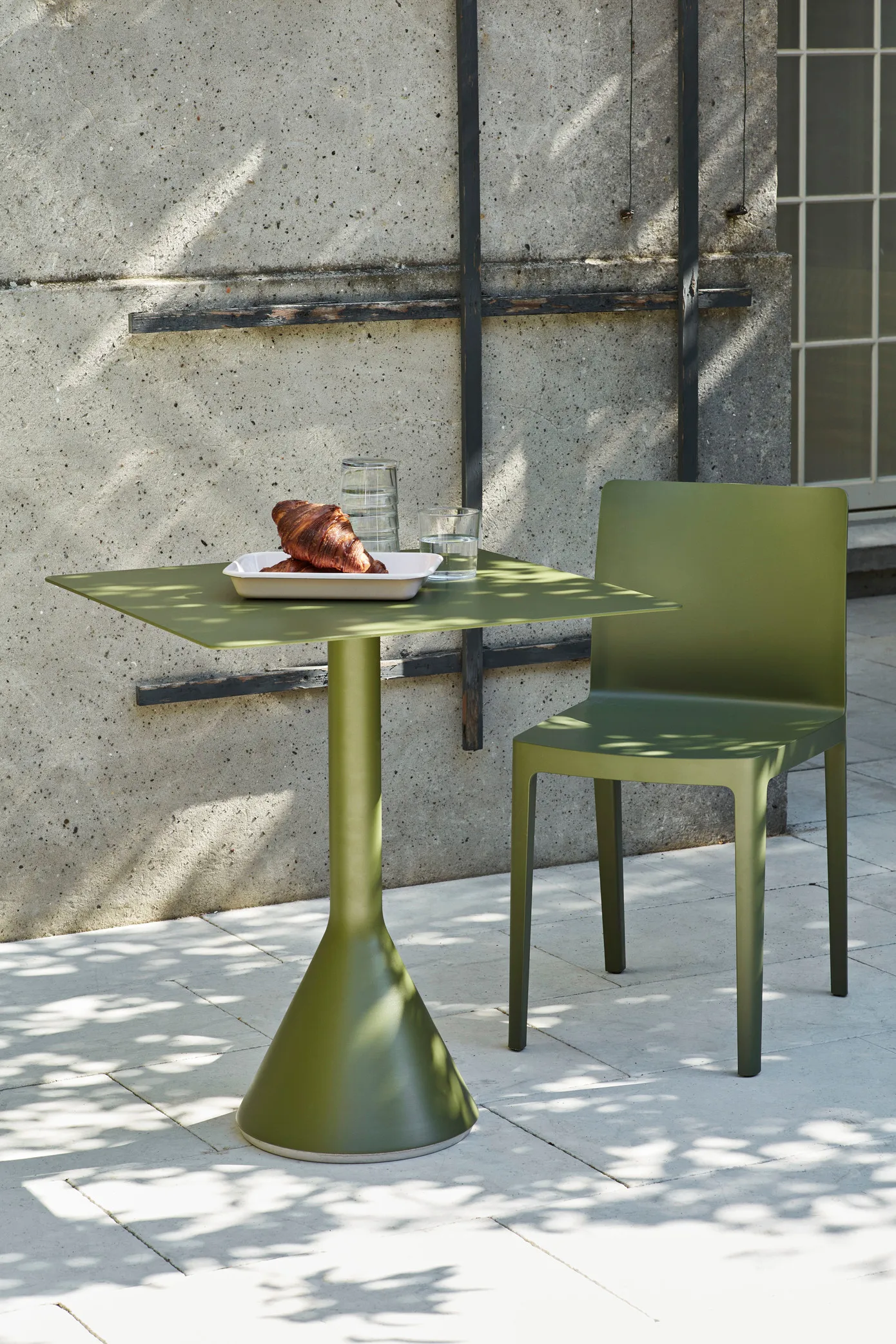 Palissade Cone square coffee table 65x65 cm, Olive HAY