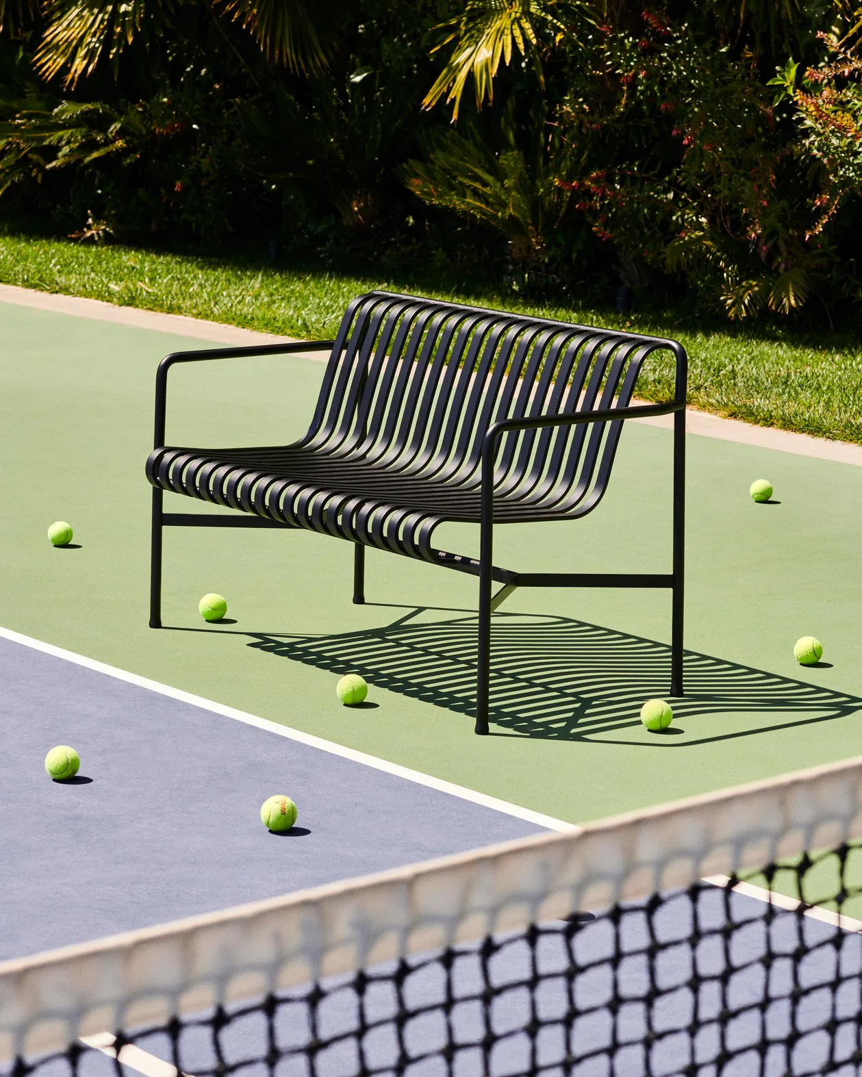 Palissade Dining bench with armrests, Anthracite HAY