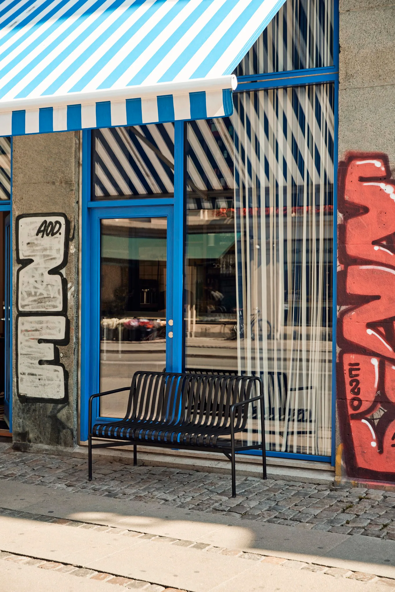 Palissade Dining bench with armrests, Anthracite HAY