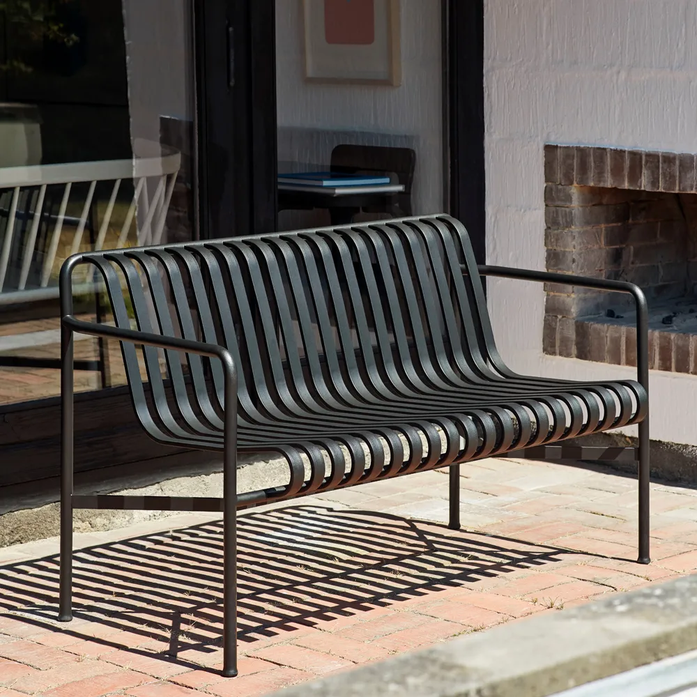 Palissade Dining bench with armrests, Anthracite HAY