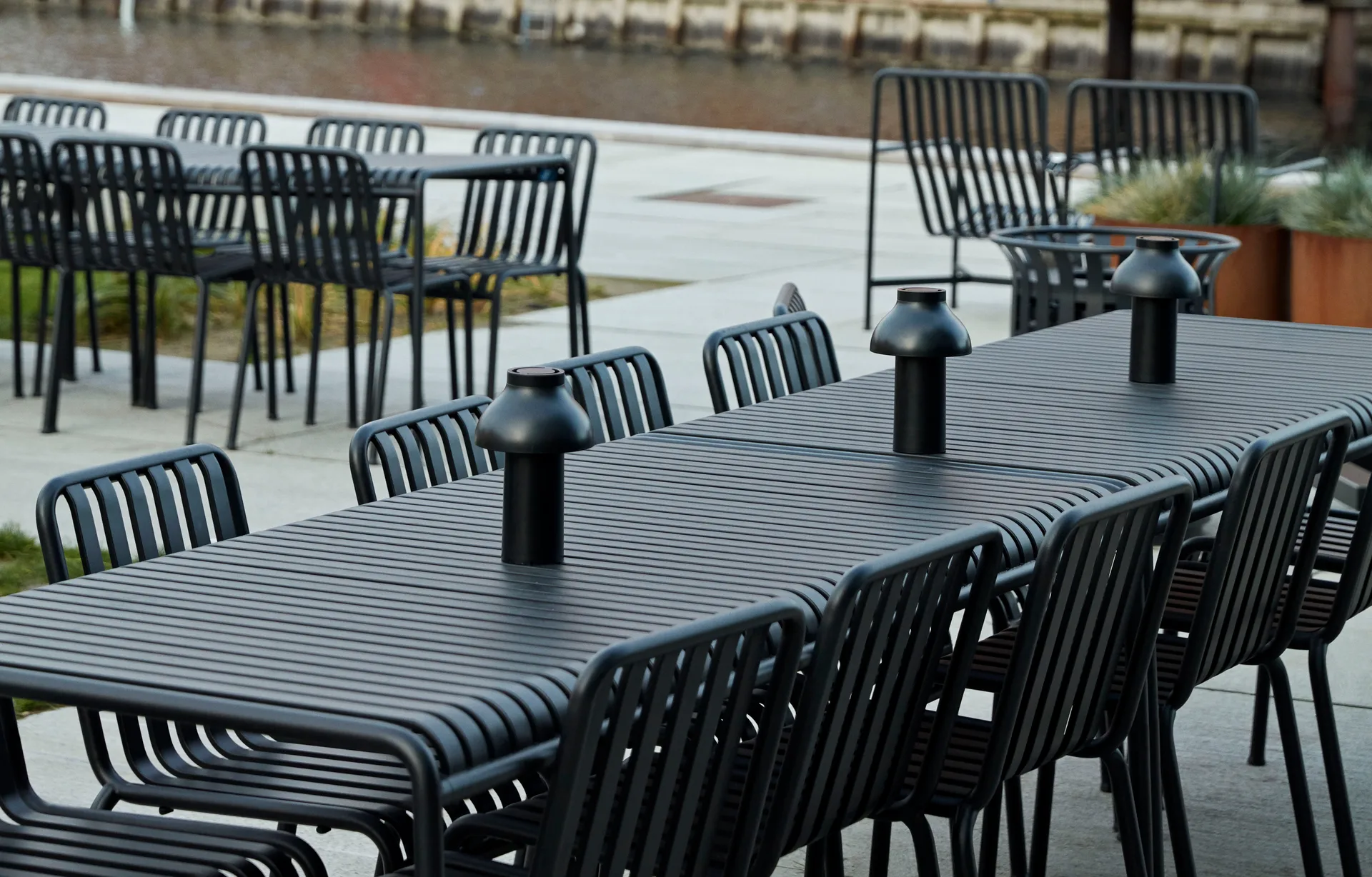 Palissade dining set 4 chairs 170x90 cm - Anthracite HAY